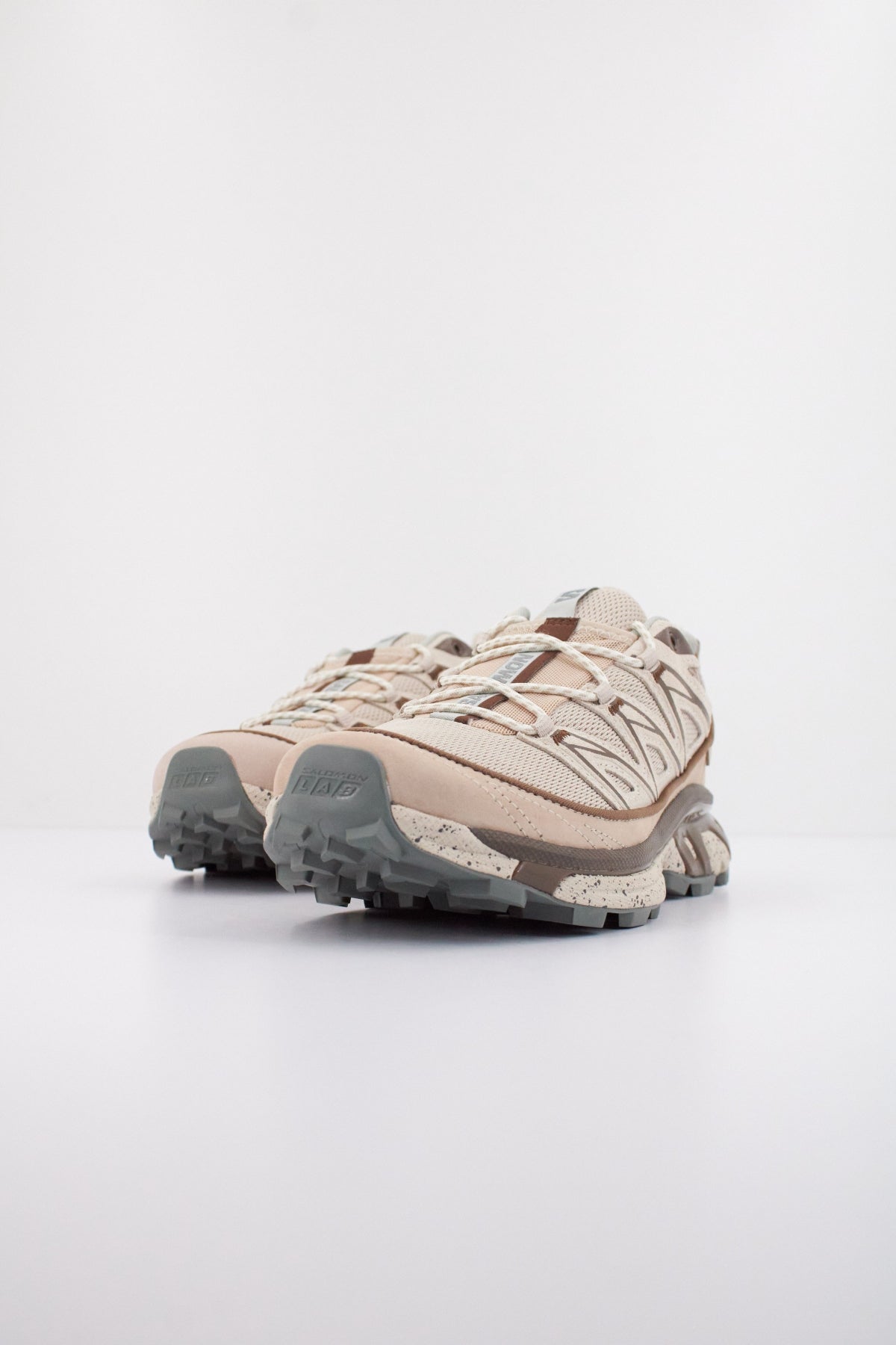 SALOMON  BAJO XT  EXPANSE  en color MARRON  (2)