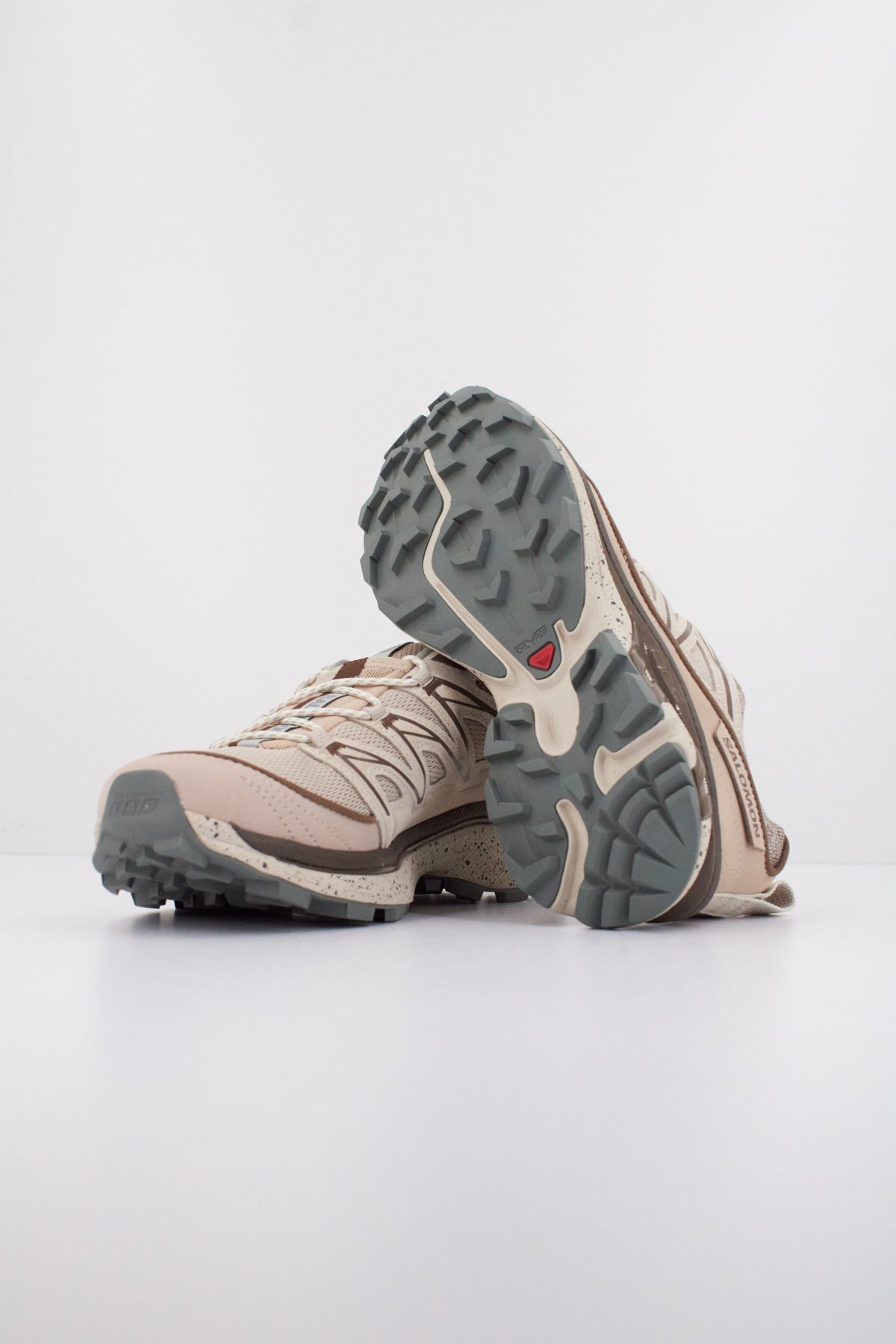 SALOMON  BAJO XT  EXPANSE  en color MARRON  (5)