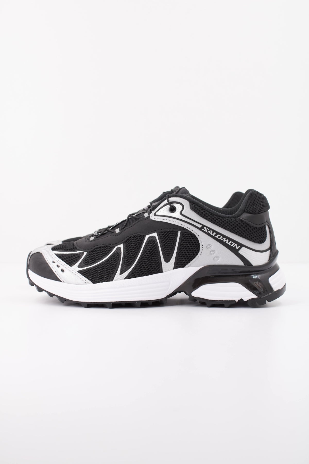 SALOMON XT WHISPER en color NEGRO  (1)