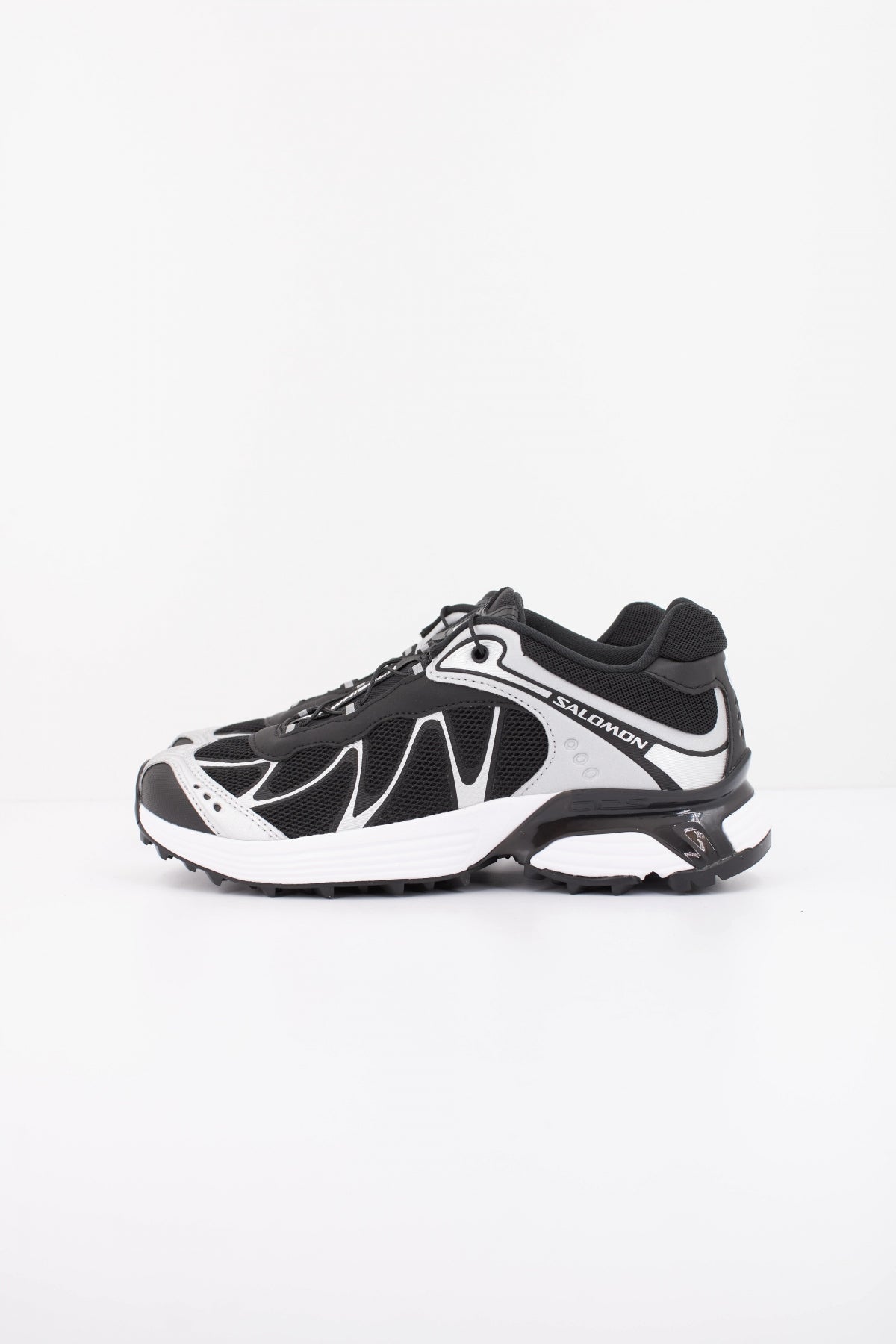 SALOMON XT WHISPER en color NEGRO  (1)