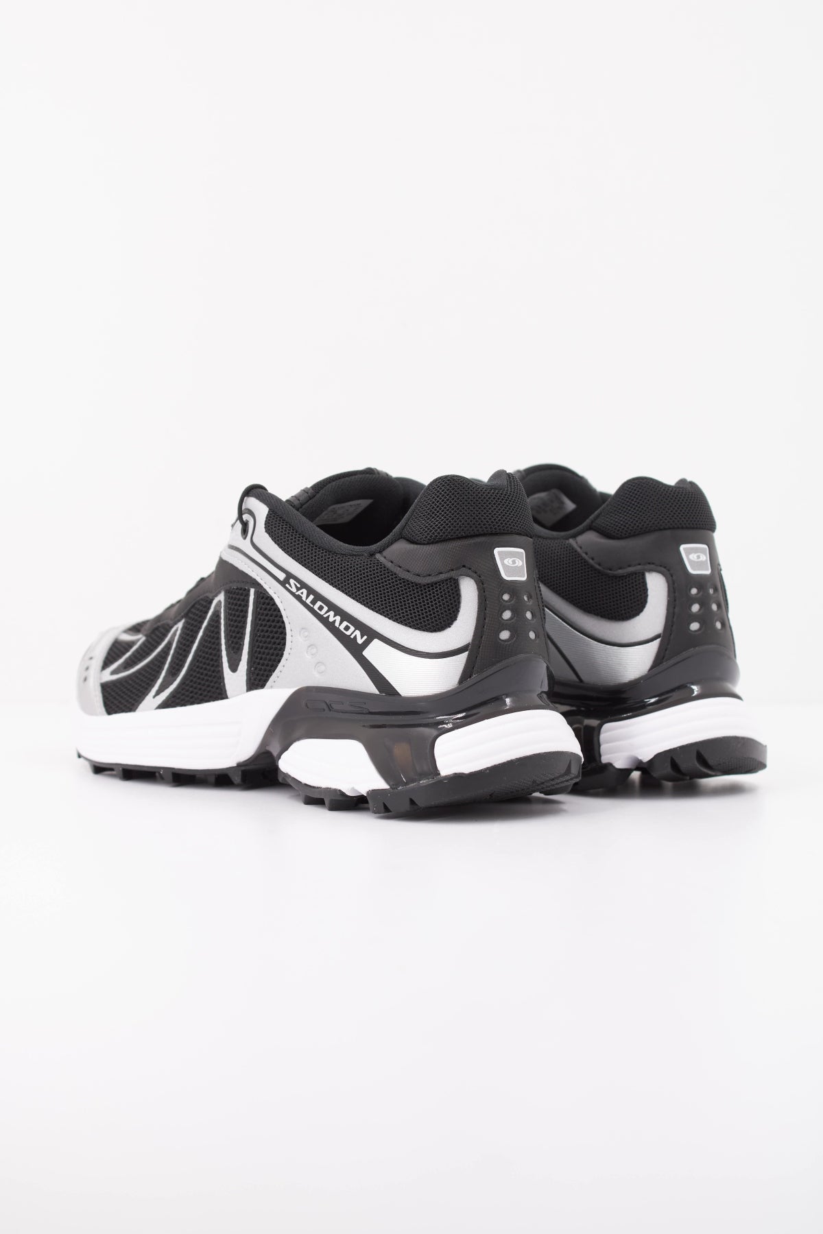 SALOMON XT WHISPER en color NEGRO  (4)