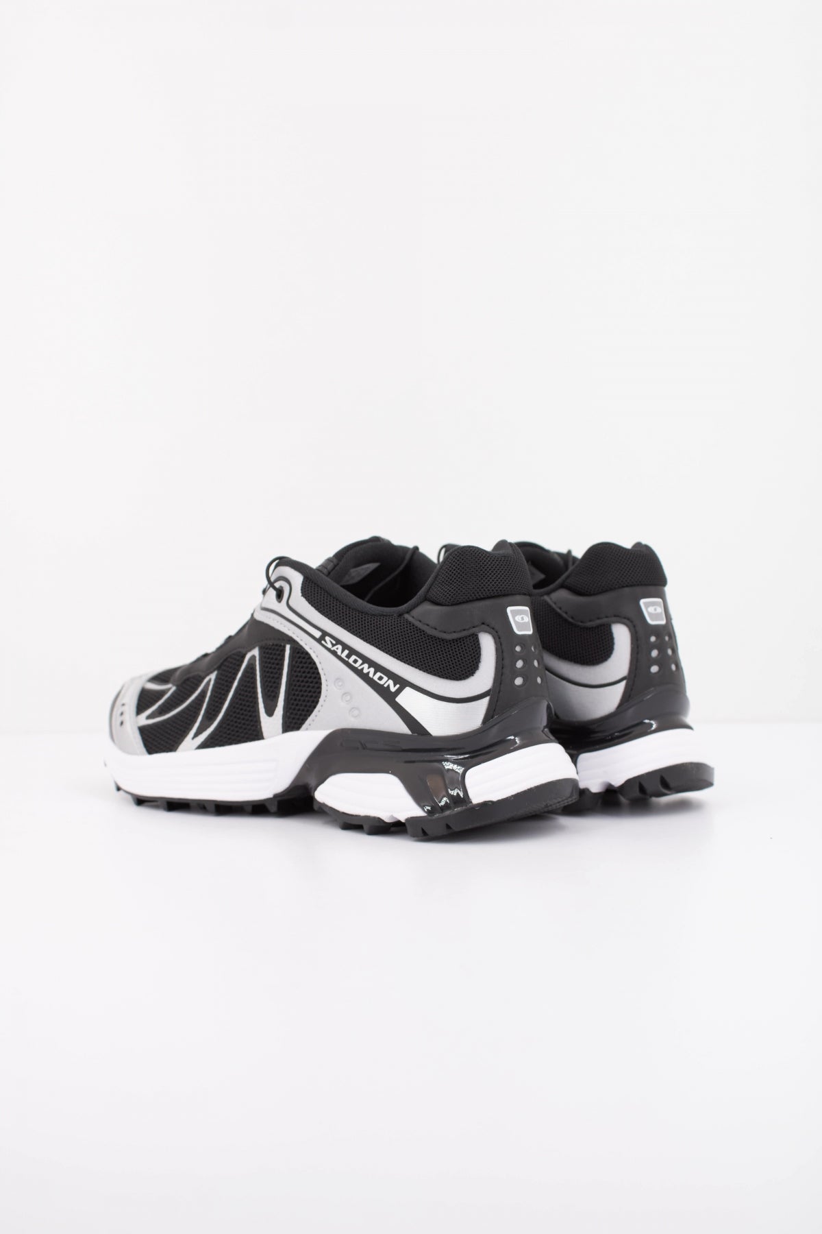 SALOMON XT WHISPER en color NEGRO  (4)
