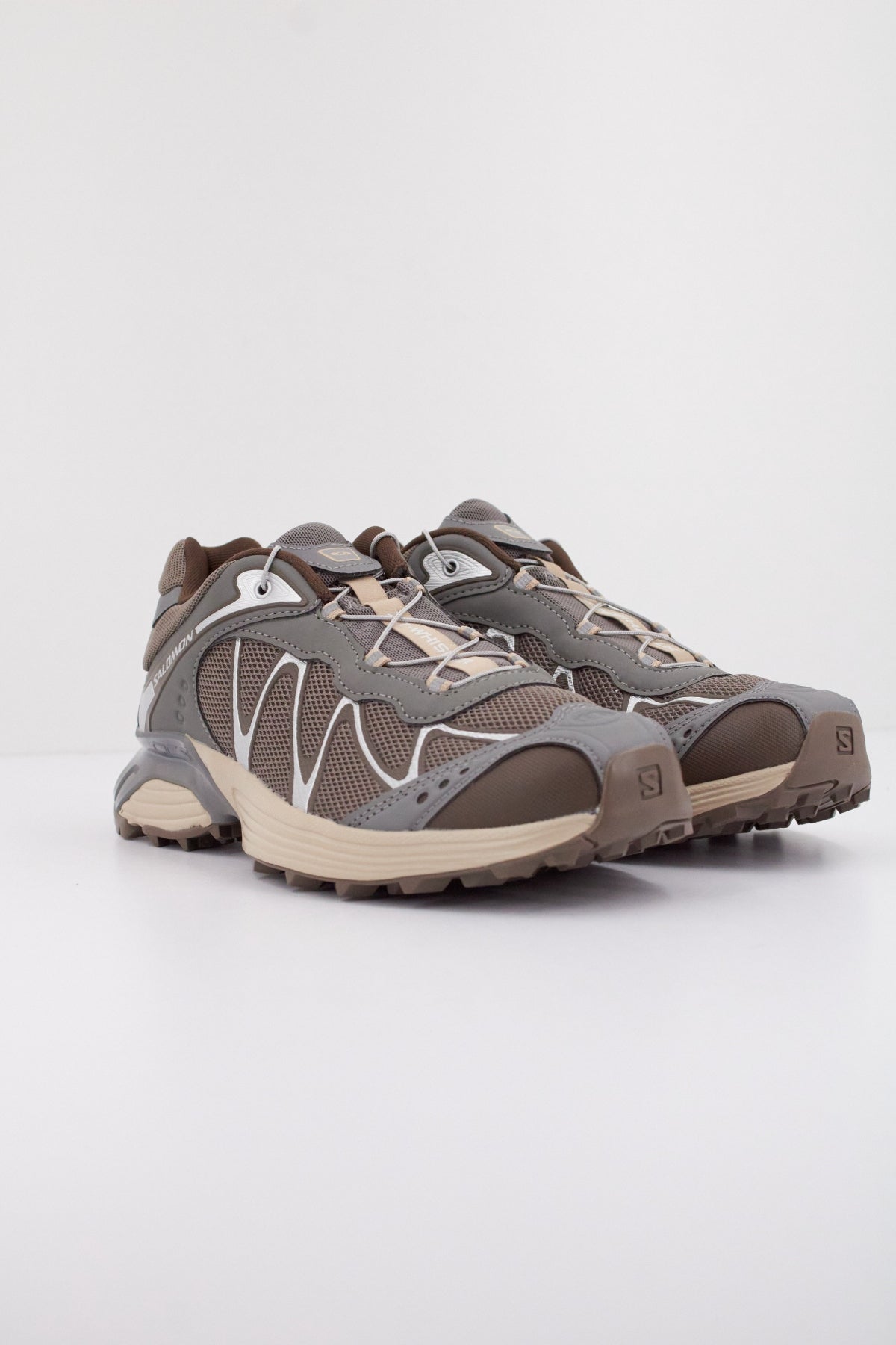 SALOMON XT WHISPER en color GRIS  (2)