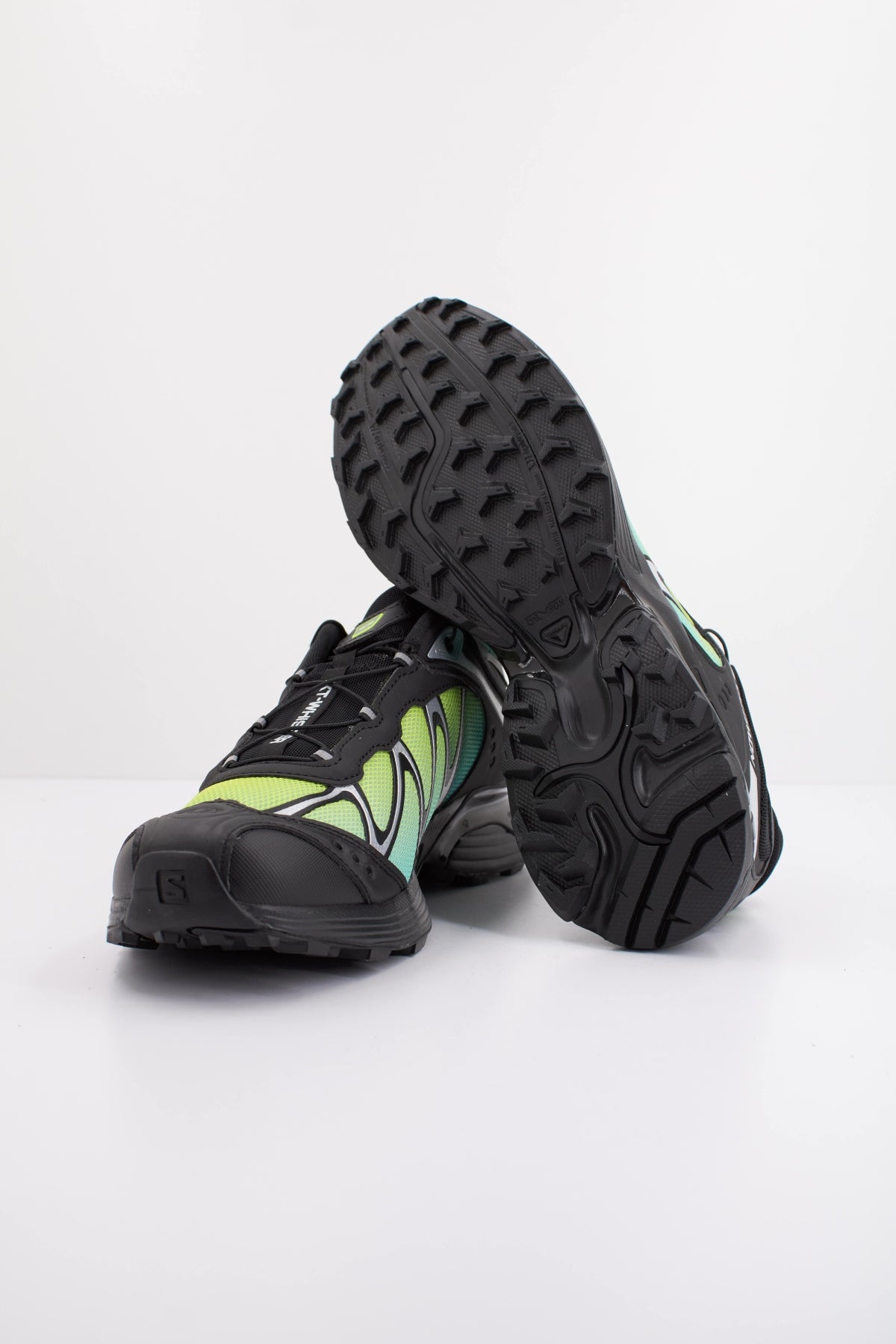 SALOMON XT WHISPER en color NEGRO  (5)