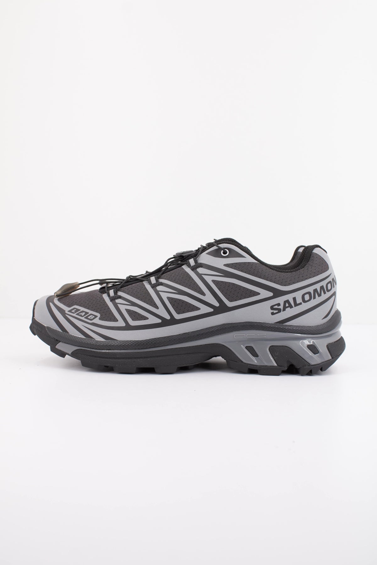 SALOMON XT  NOCTURN en color GRIS  (1)