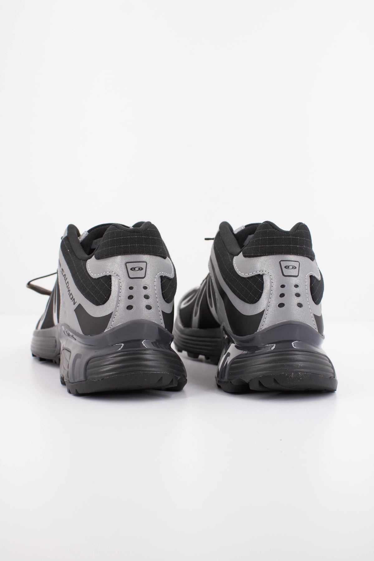 SALOMON XT WHISPER en color NEGRO  (4)