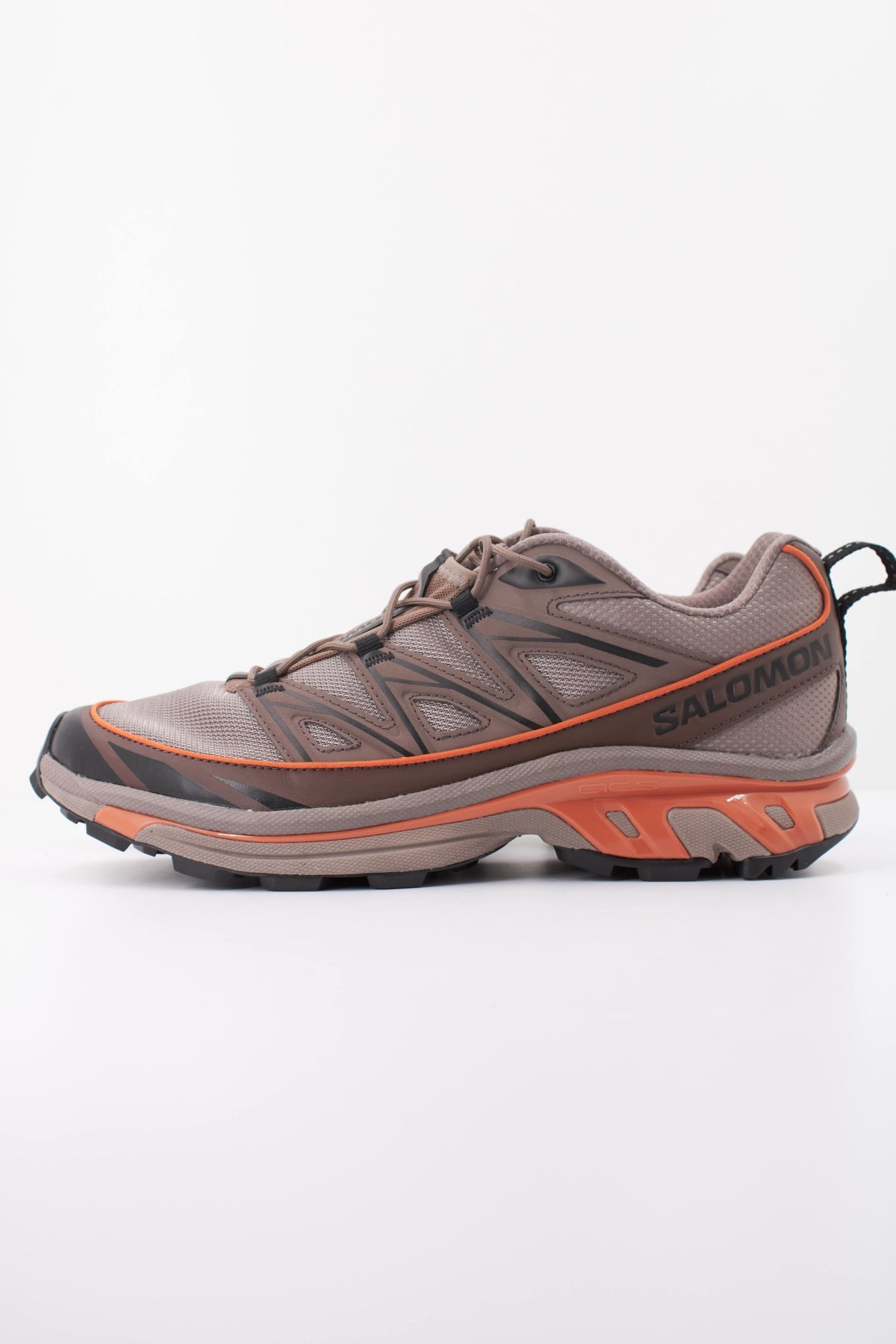 SALOMON DEPORTIVA XT  EXPANSE en color MARRON  (1)