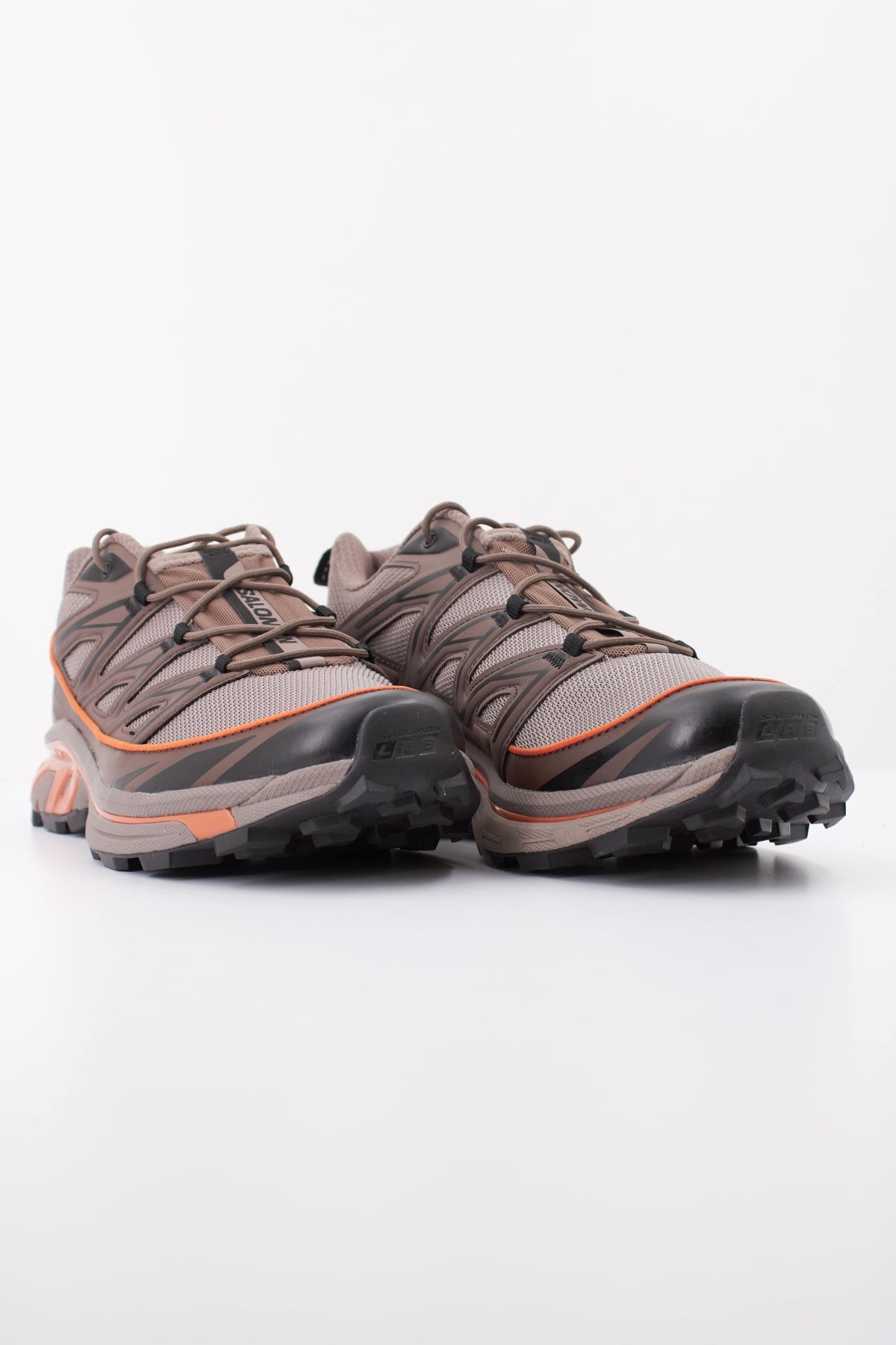 SALOMON DEPORTIVA XT  EXPANSE en color MARRON  (2)