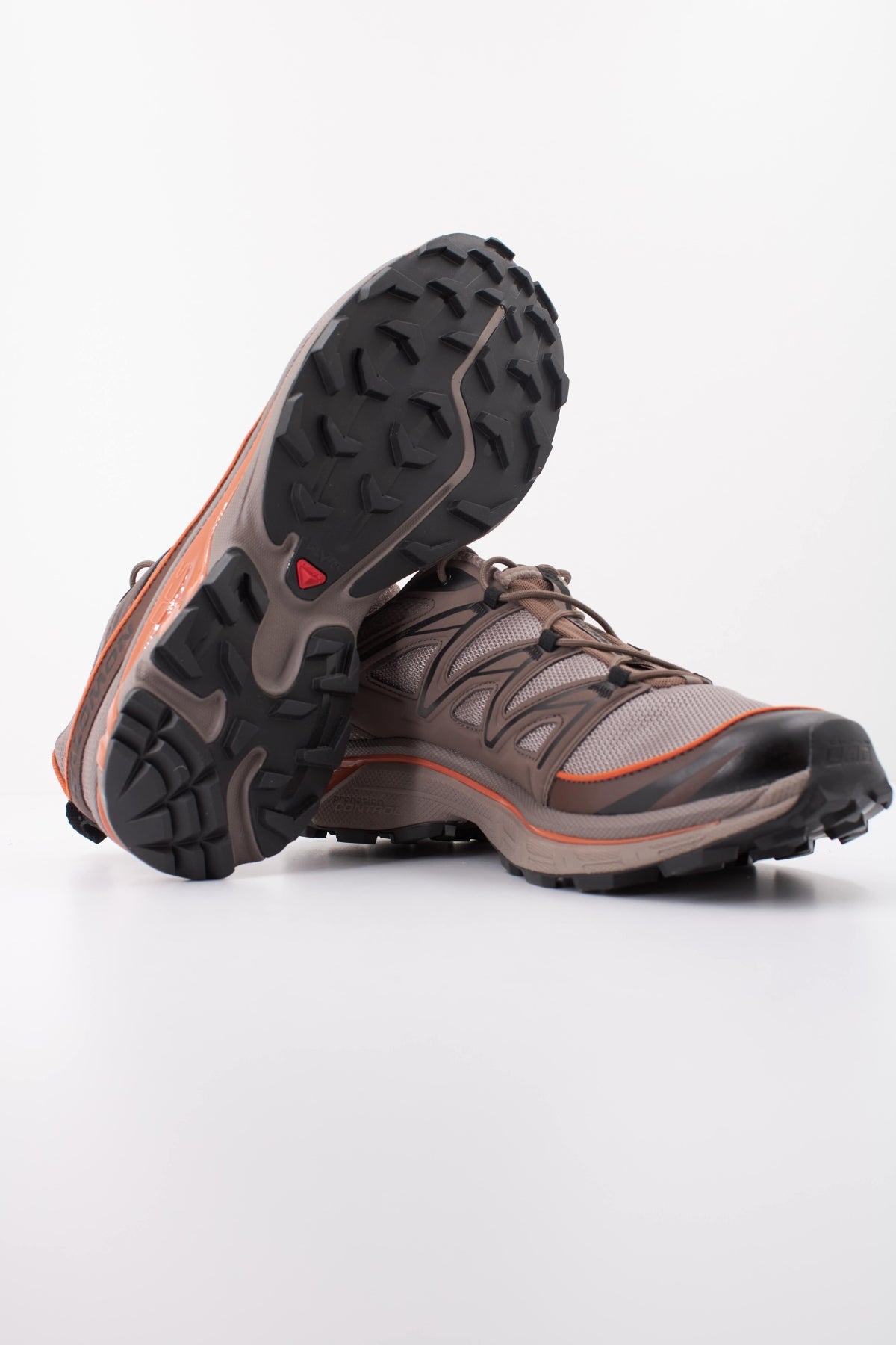 SALOMON DEPORTIVA XT  EXPANSE en color MARRON  (5)