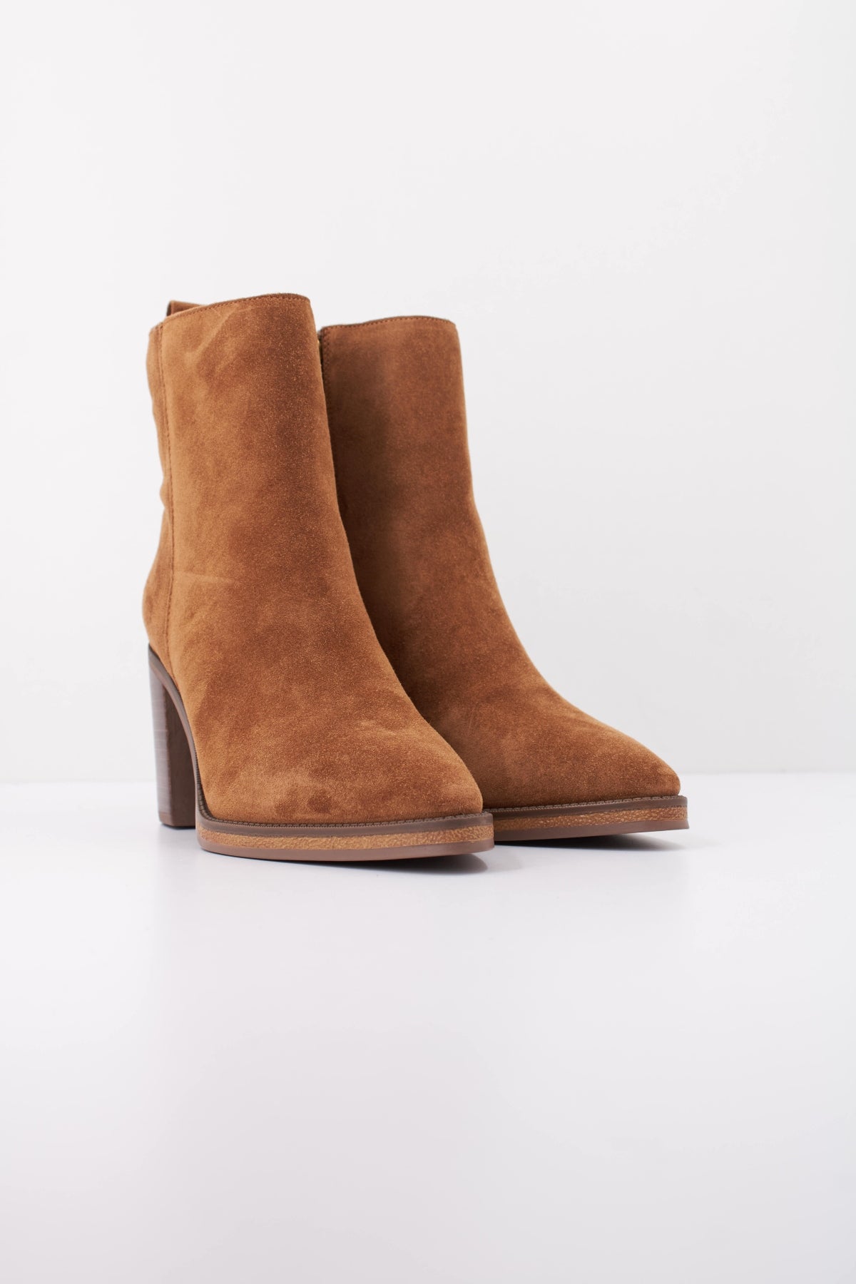 ANOTHER TREND   BOTIN BABY SILK en color MARRON CLARO  (2)