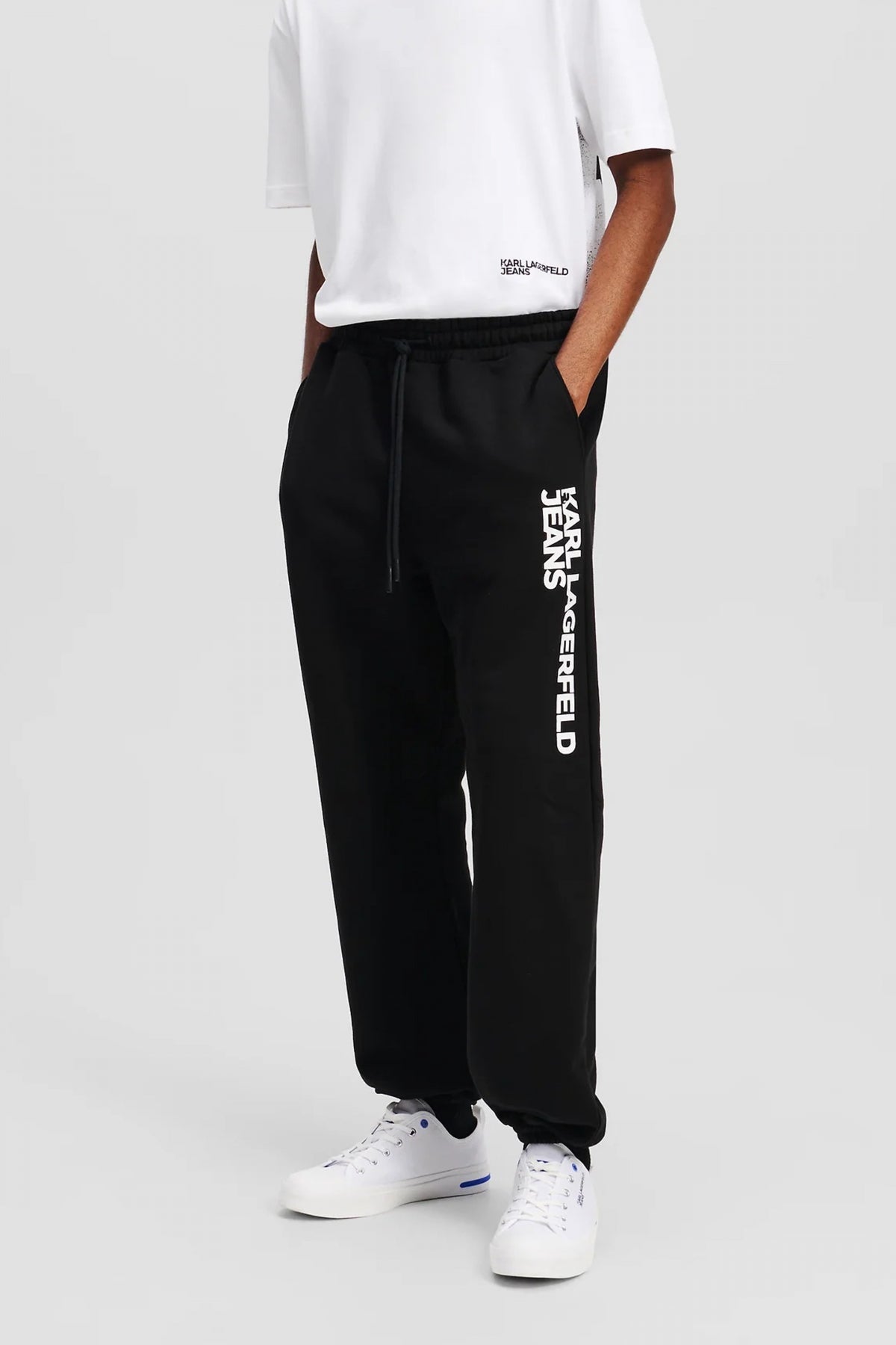 KARL LAGERFELD JEANS KLJ TEXT LOGO SLIM SWEATPA en color NEGRO  (1)