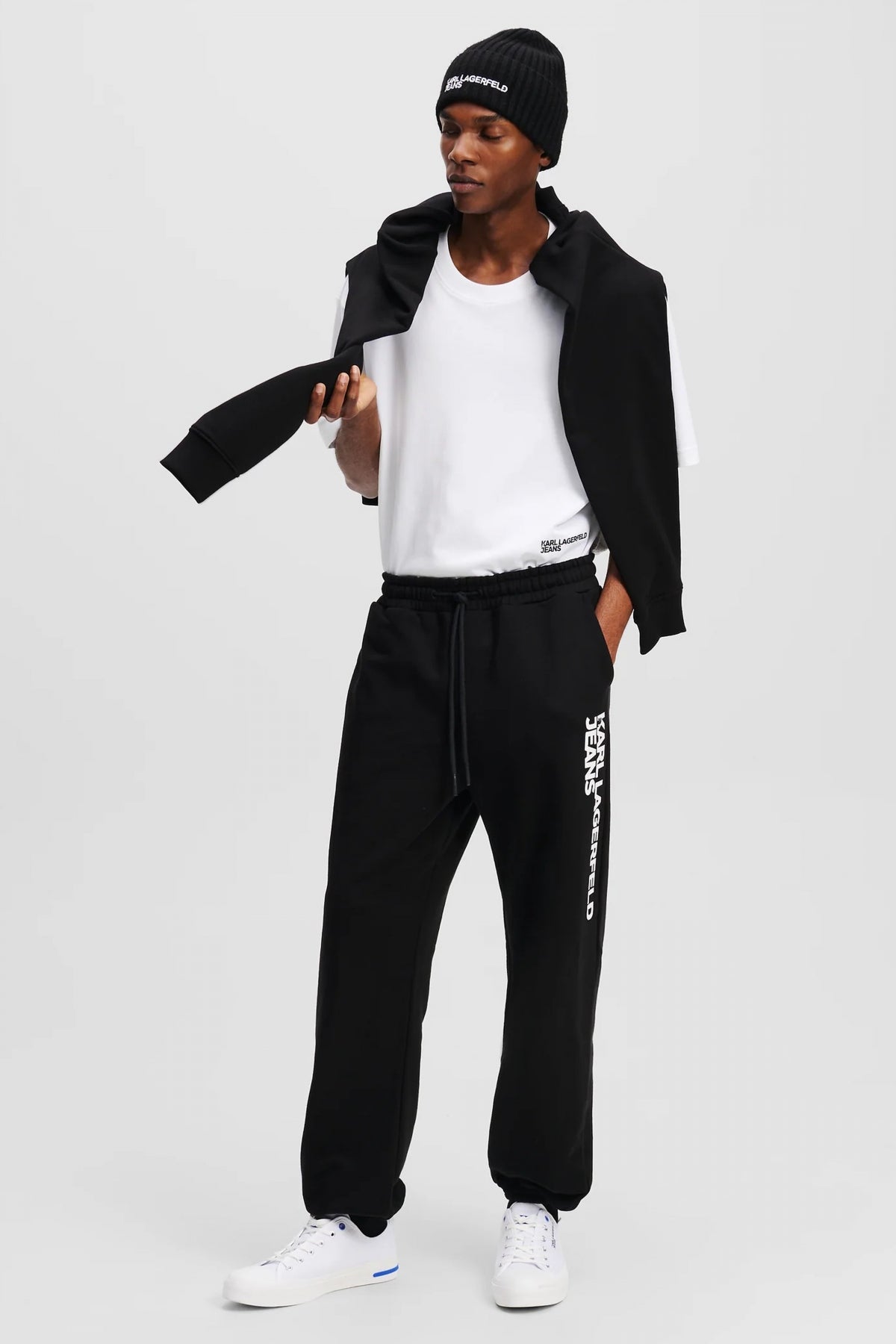 KARL LAGERFELD JEANS KLJ TEXT LOGO SLIM SWEATPA en color NEGRO  (4)
