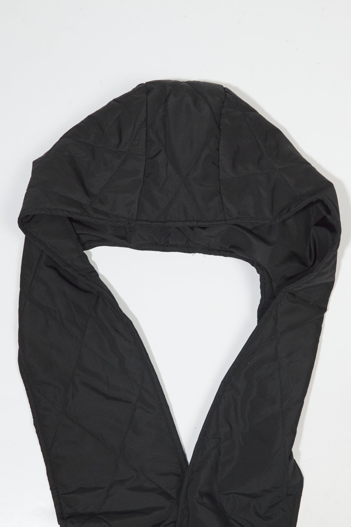 KARL LAGERFELD JEANS  KLJ HOODED SCARF  en color NEGRO  (3)