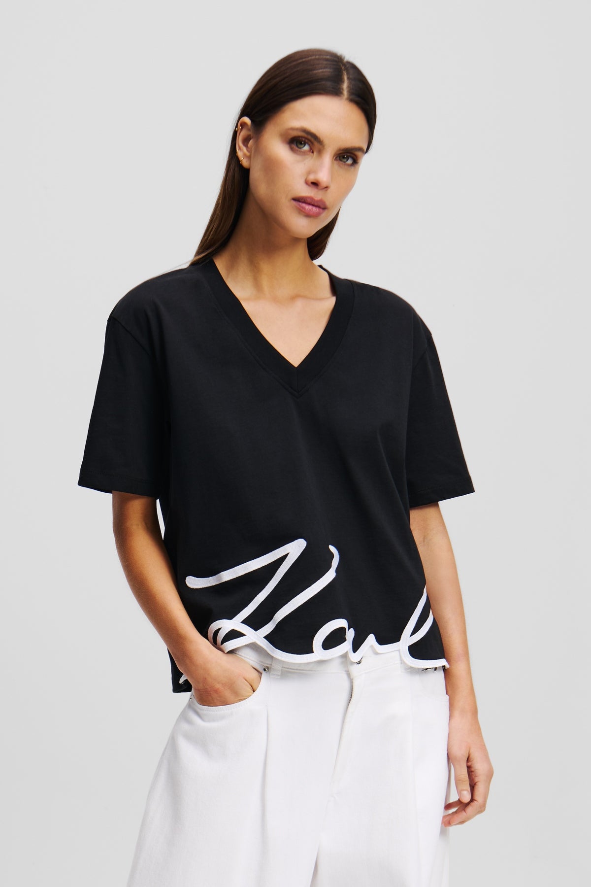 KARL LAGERFELD JEANS KARL SIGNATURE HEM V-NK TS en color NEGRO  (1)