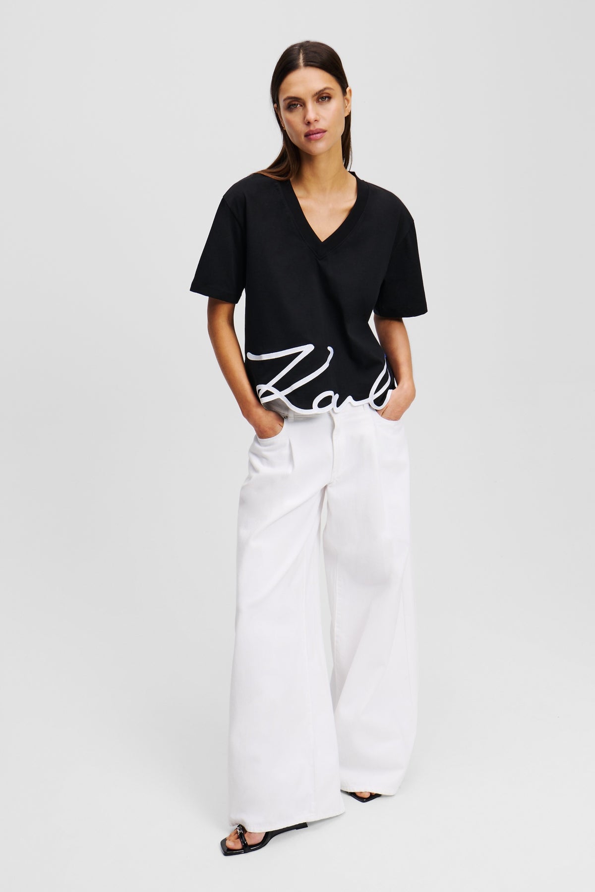 KARL LAGERFELD JEANS KARL SIGNATURE HEM V-NK TS en color NEGRO  (4)