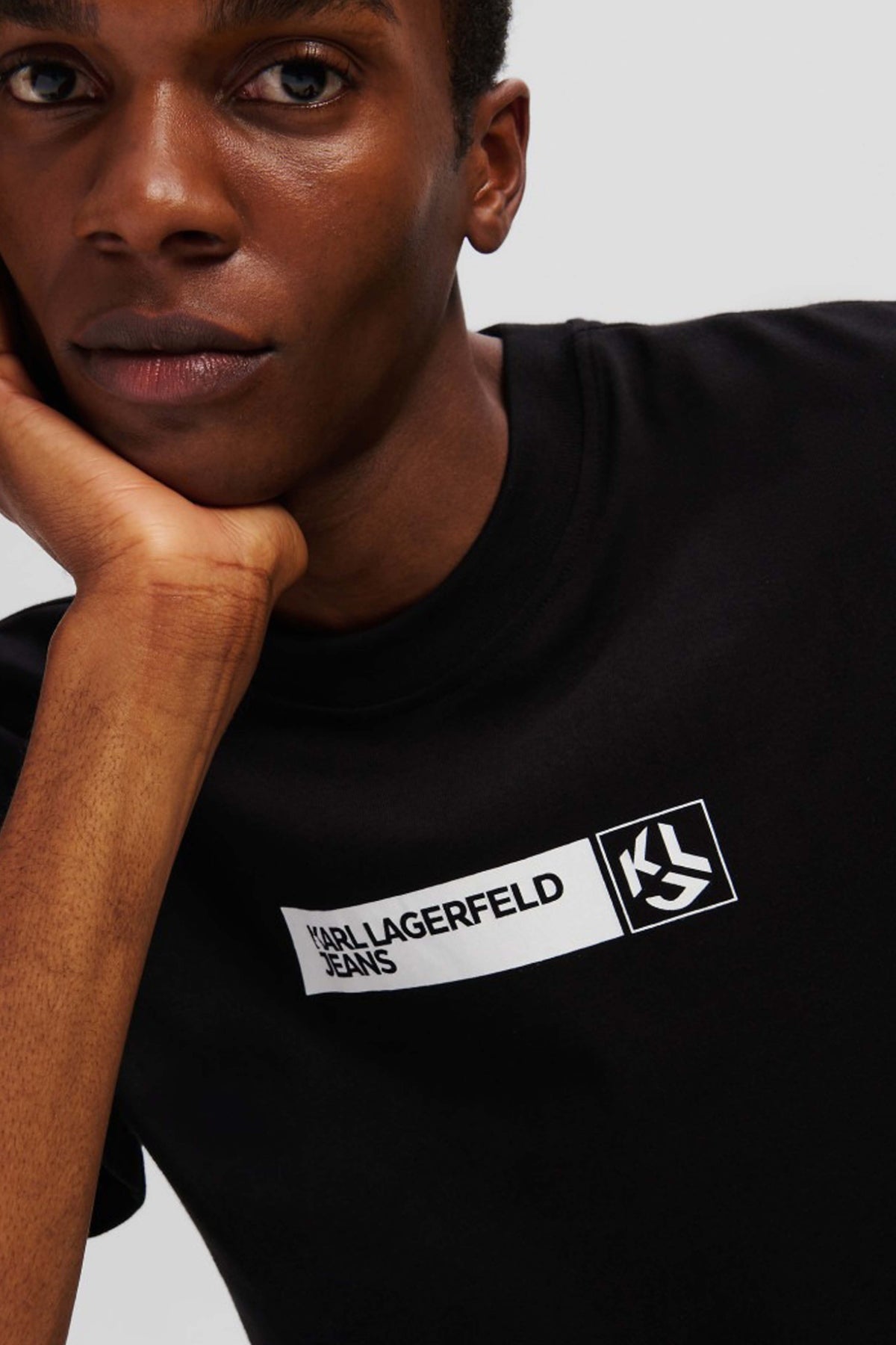 KARL LAGERFELD JEANS SLIM GRAPHIC TEE en color NEGRO  (8)