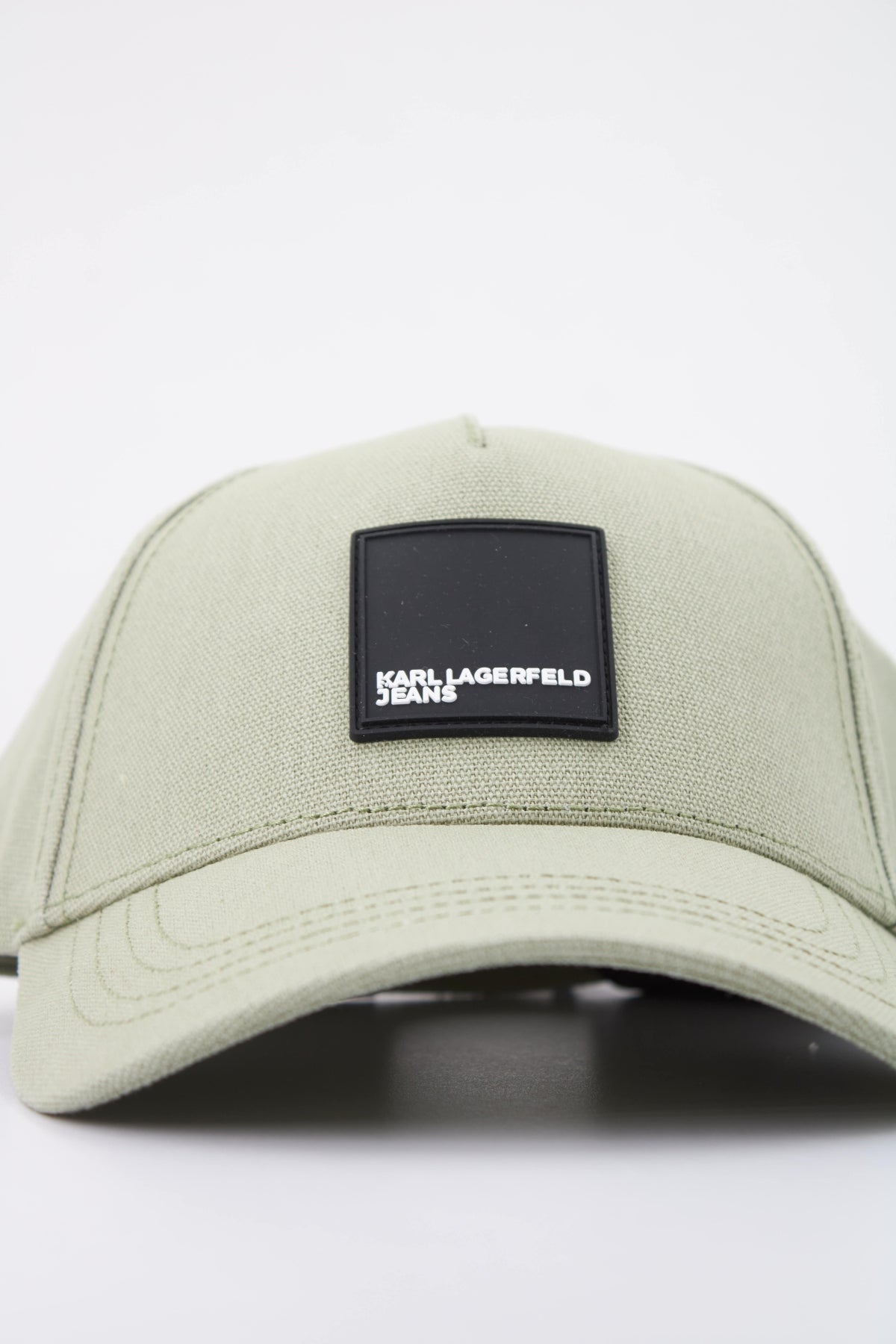 KARL LAGERFELD JEANS AM KLJ BOX LOGO CAP en color VERDE  (3)