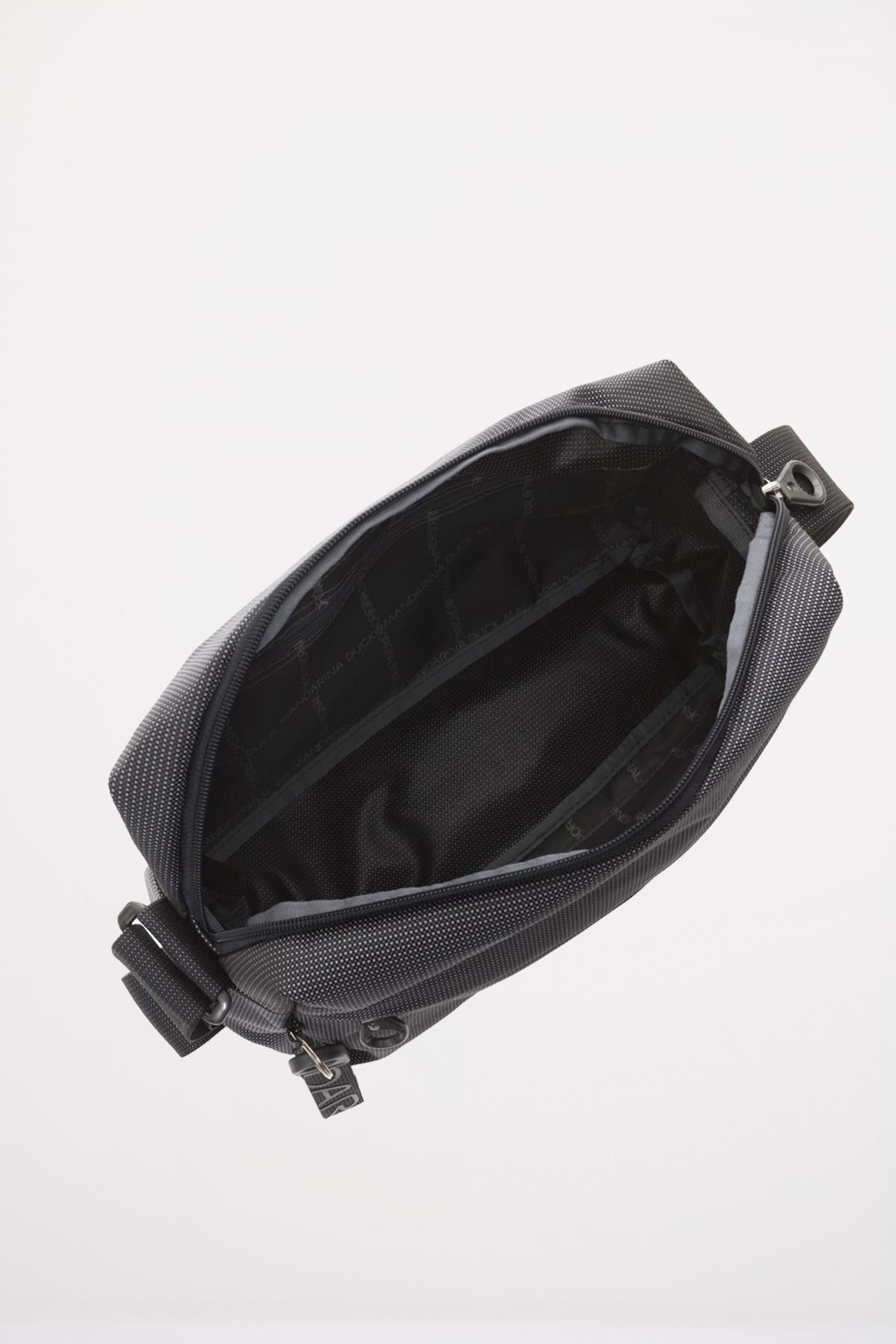 MANDARINA DUCK MD CROSSOVER en color NEGRO  (4)