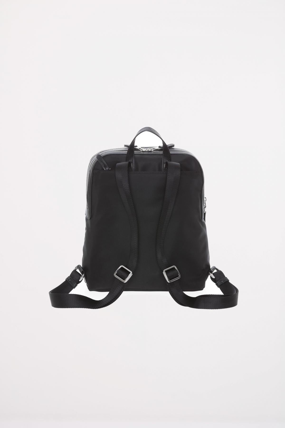MANDARINA DUCK HUNTER BACKPACK en color NEGRO  (3)