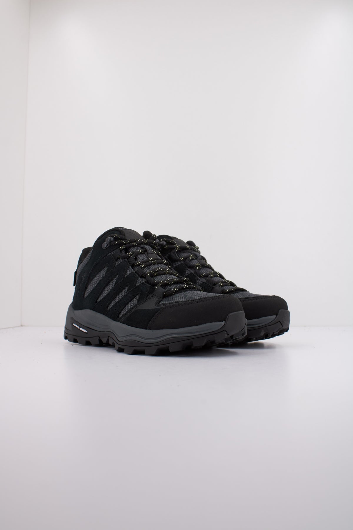 COLUMBIA REDMOND IV MID WATERPROOF en color NEGRO  (2)