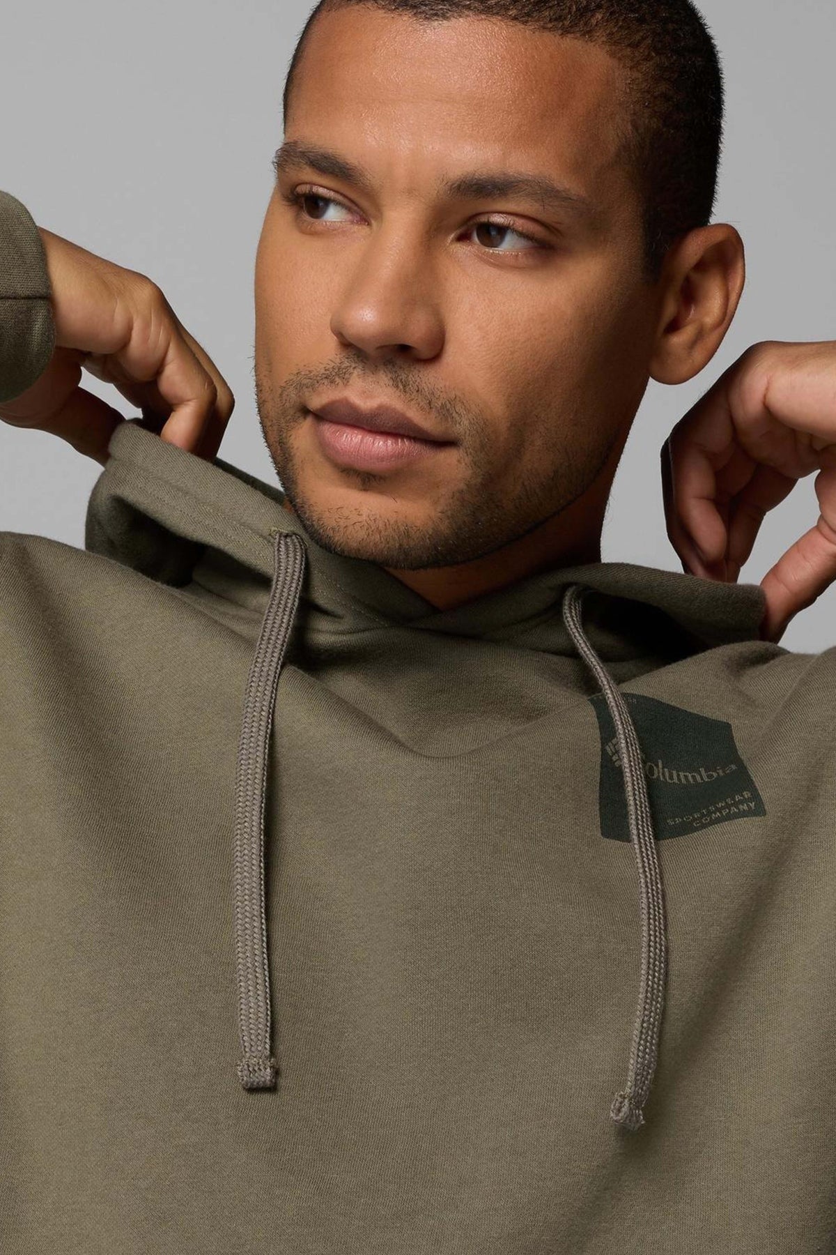COLUMBIA  TREK HOODIE  en color VERDE  (3)