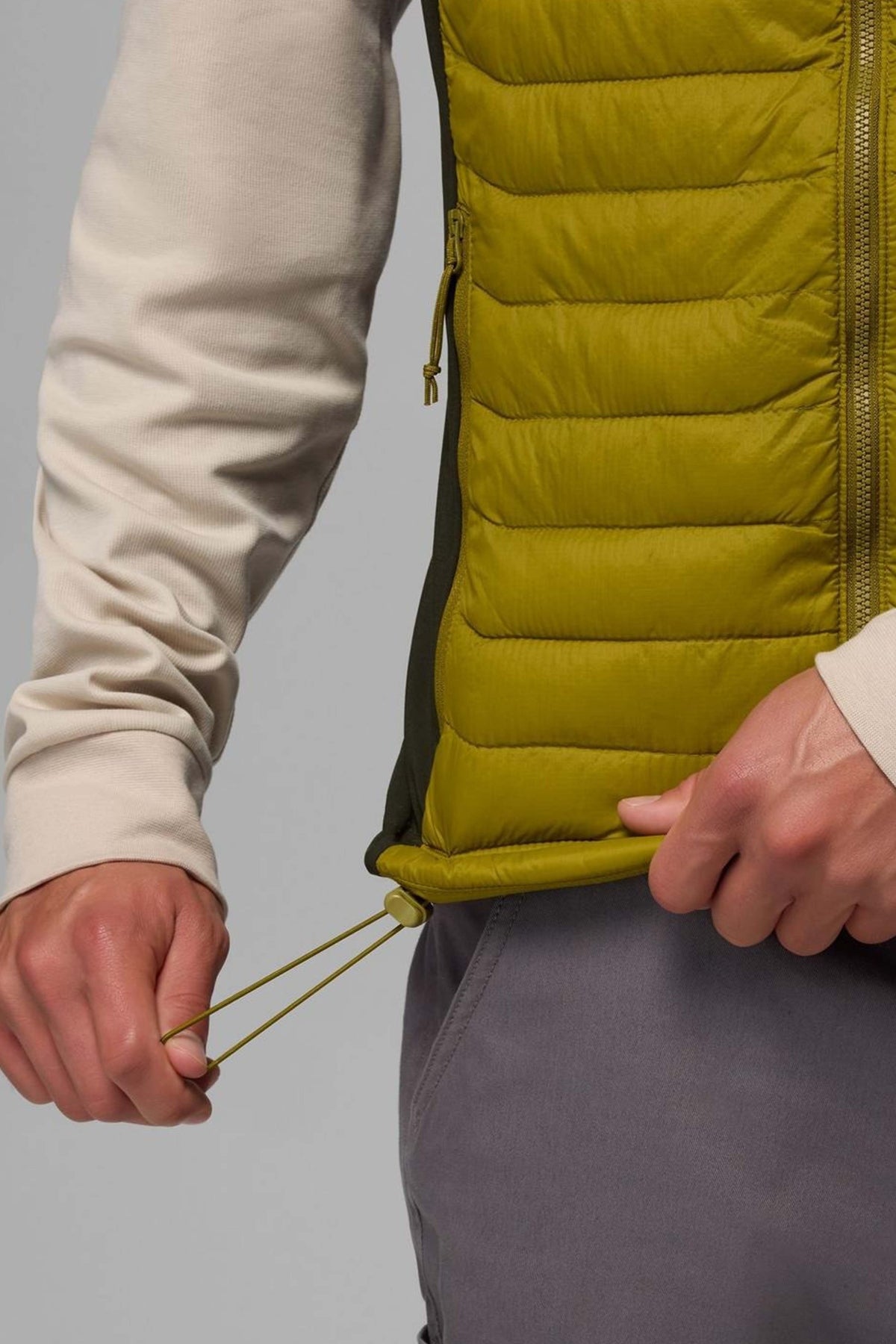 COLUMBIA POWDER PASS HYBRID VEST en color AMARILLO  (4)