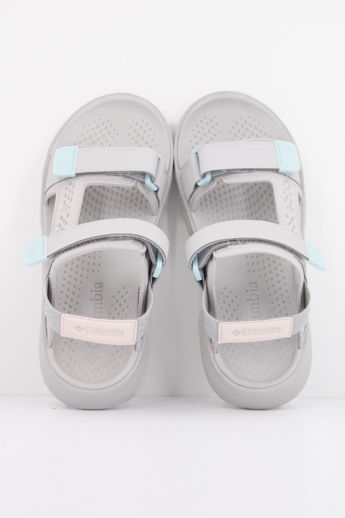 COLUMBIA PEAKFREAK ROAM SANDAL WM en color GRIS  (3)