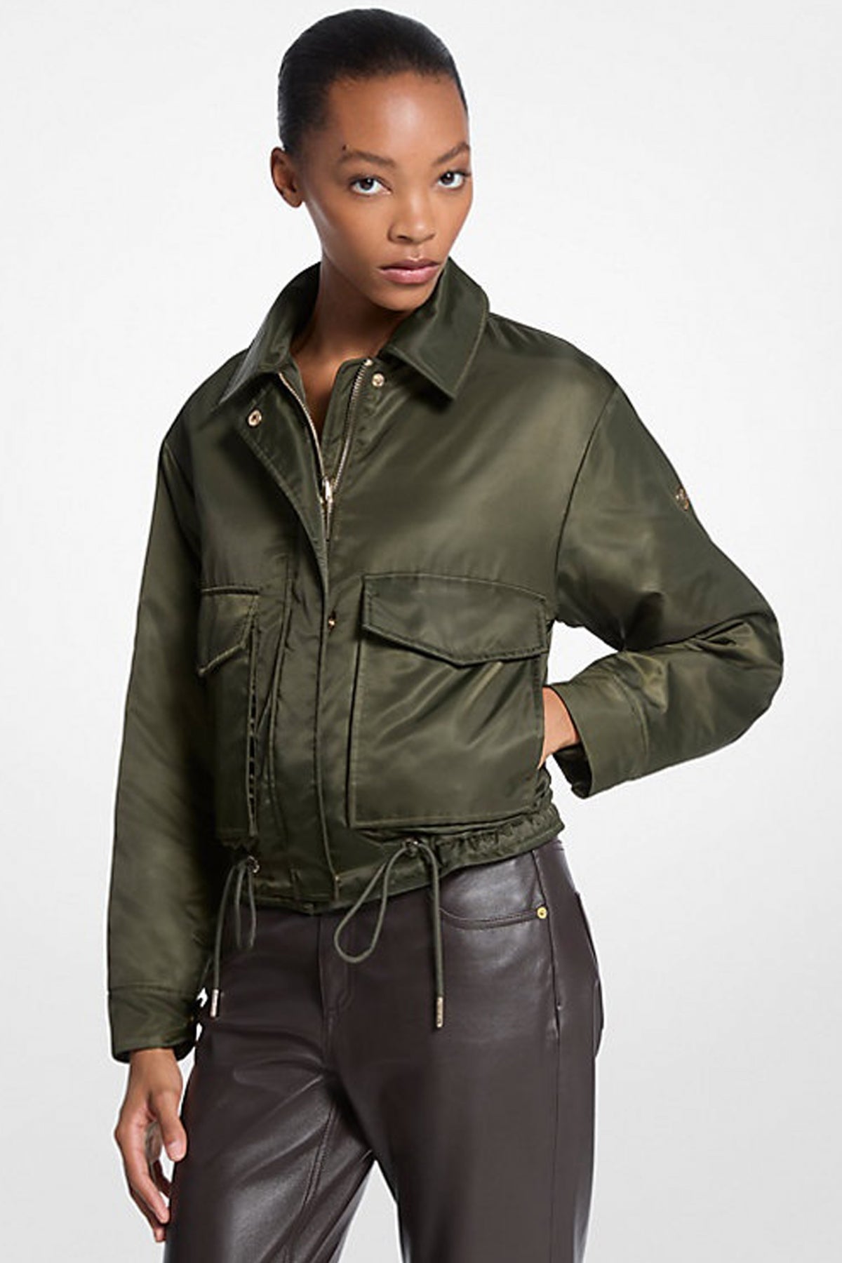 MICHAEL KORS CROPPED BOMBER en color VERDE  (1)