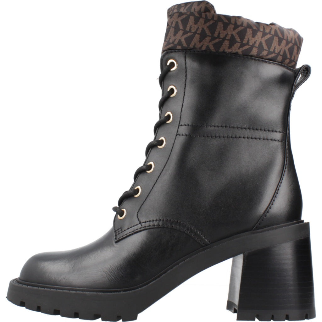 MICHAEL KORS CADE HEELED BOOTIE en color NEGRO  (2)