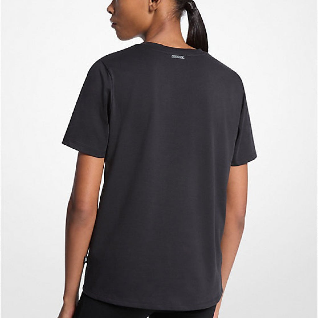 MICHAEL KORS MK CHARM SMALL TEE en color NEGRO  (5)