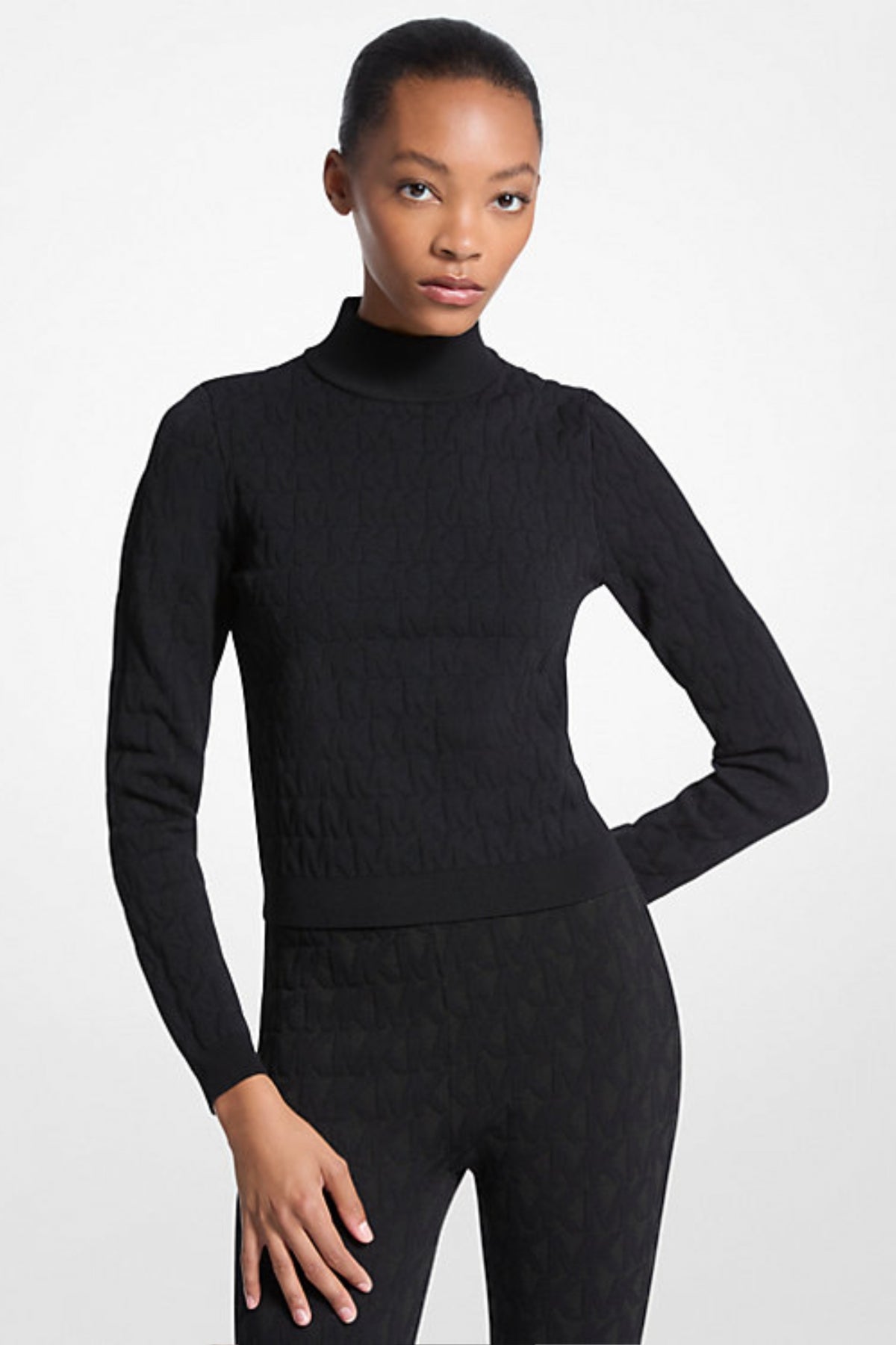 MICHAEL KORS EMBOSS MK TOP LONG SLEEV en color NEGRO  (1)