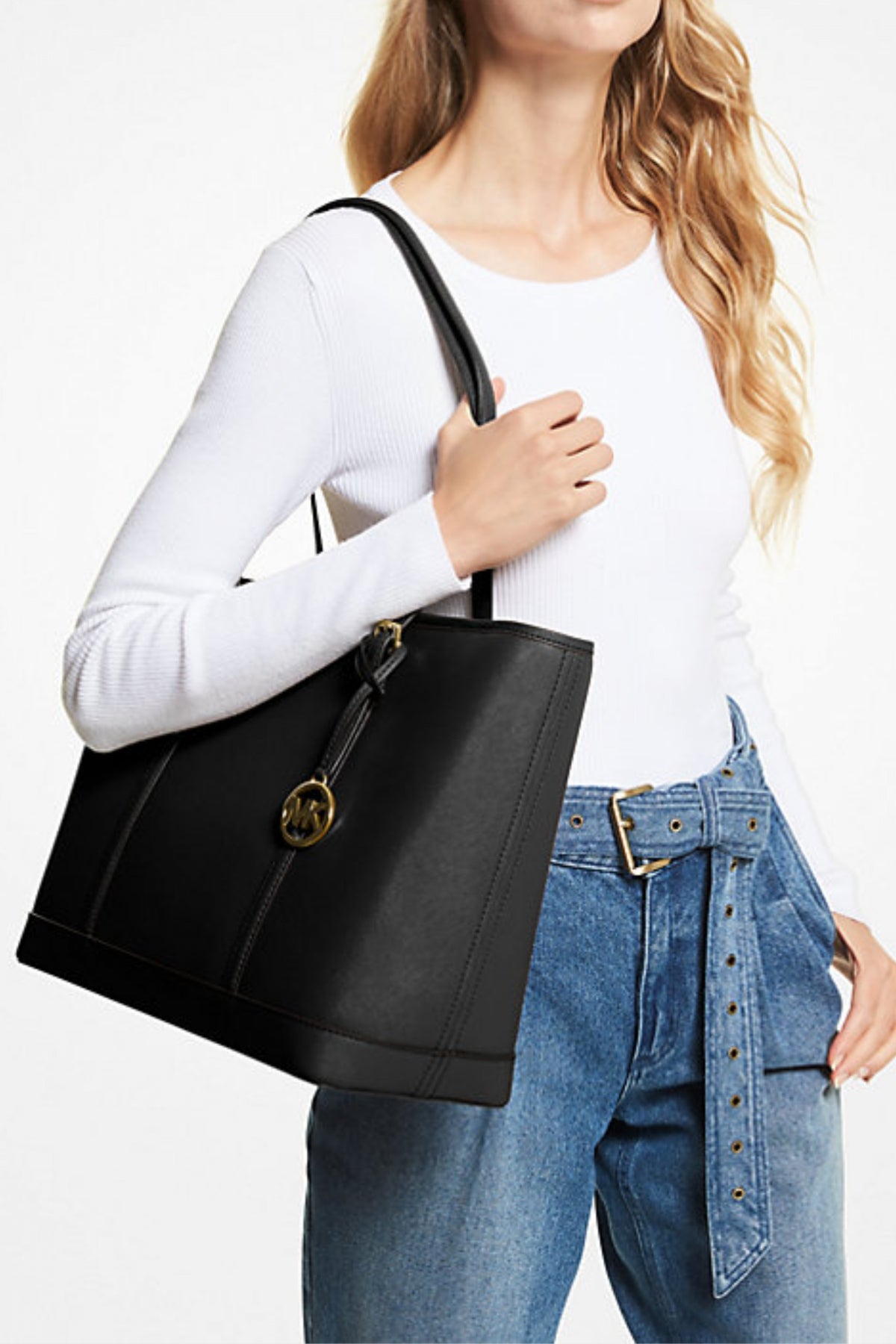 MICHAEL KORS  JET SET TRAVEL LARGE  en color NEGRO  (4)