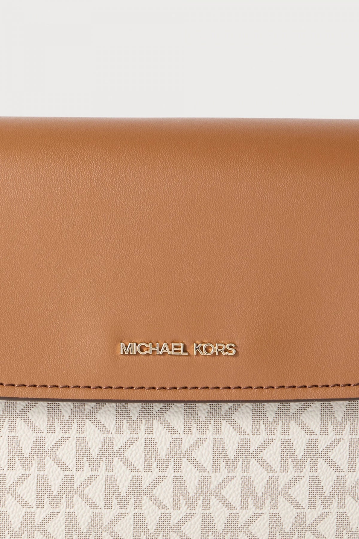 MICHAEL KORS ALICE SM FLAP XBODY en color MARRON CLARO  (2)