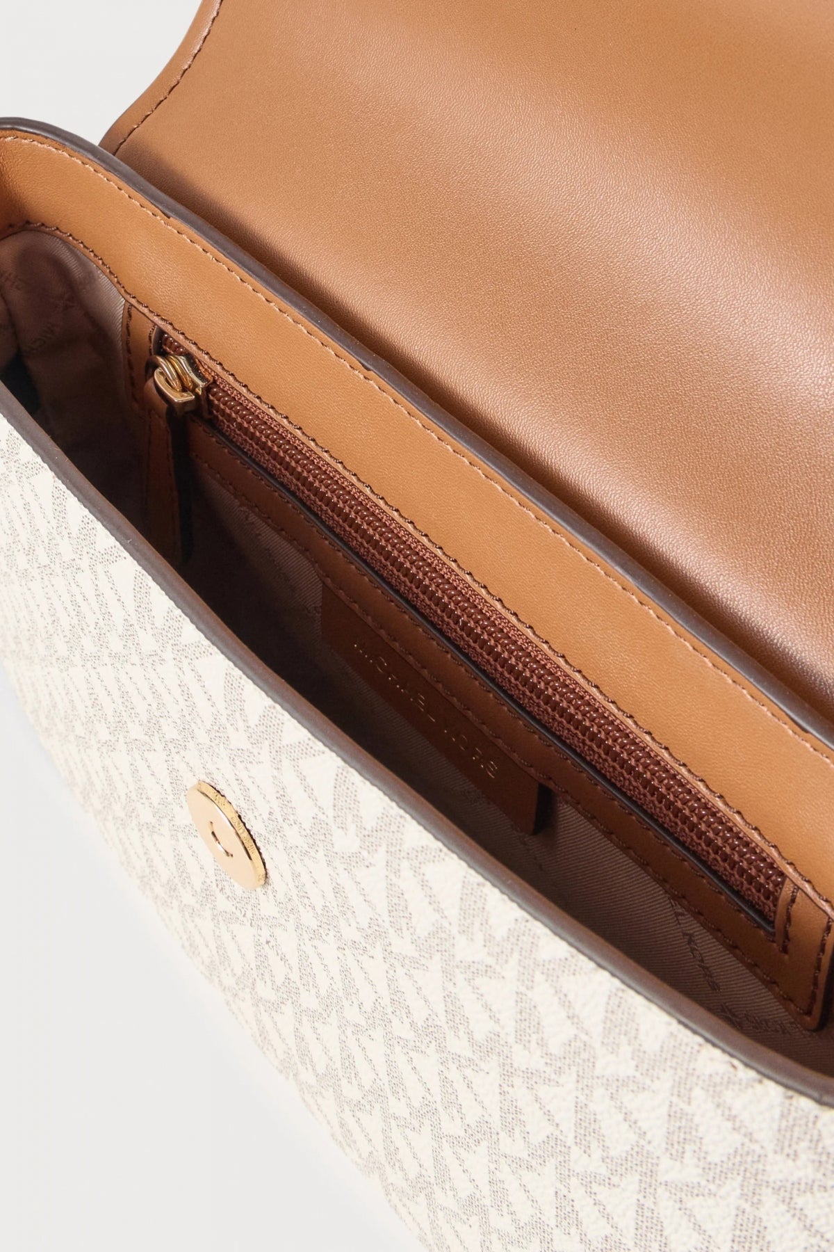 MICHAEL KORS ALICE SM FLAP XBODY en color MARRON CLARO  (3)