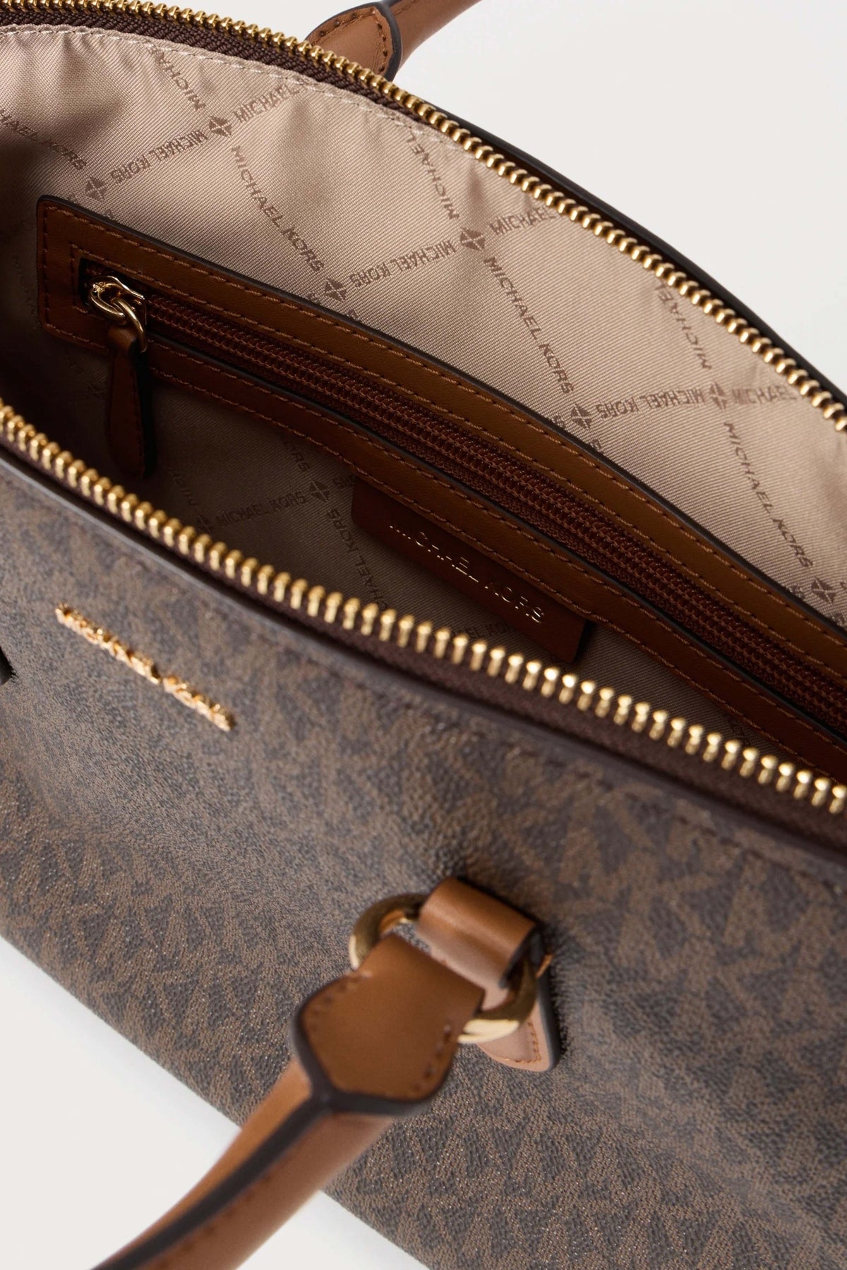 MICHAEL KORS  MURPHY LG EW DOME SATCHE  en color MARRON  (4)