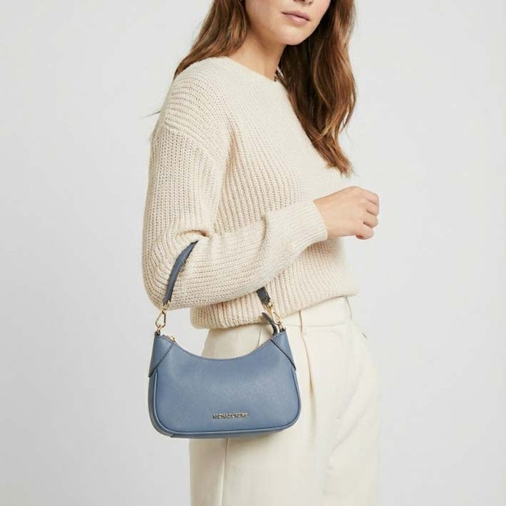 MICHAEL KORS  POUCHETTE XBODY  en color AZUL  (6)