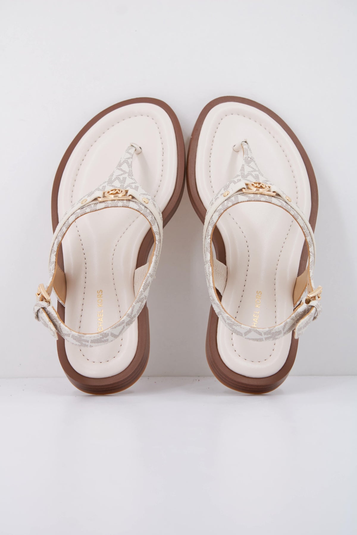 MICHAEL KORS MANDY THONG en color BLANCO  (3)