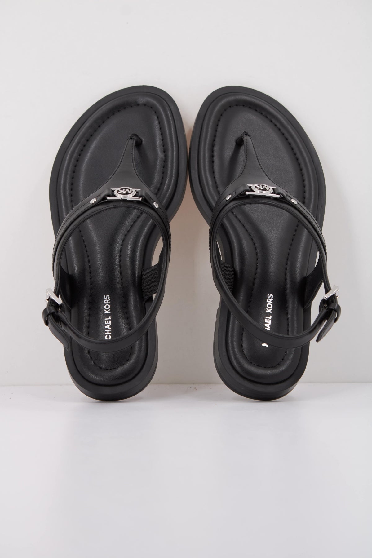 MICHAEL KORS  MANDY THONG  en color NEGRO  (3)