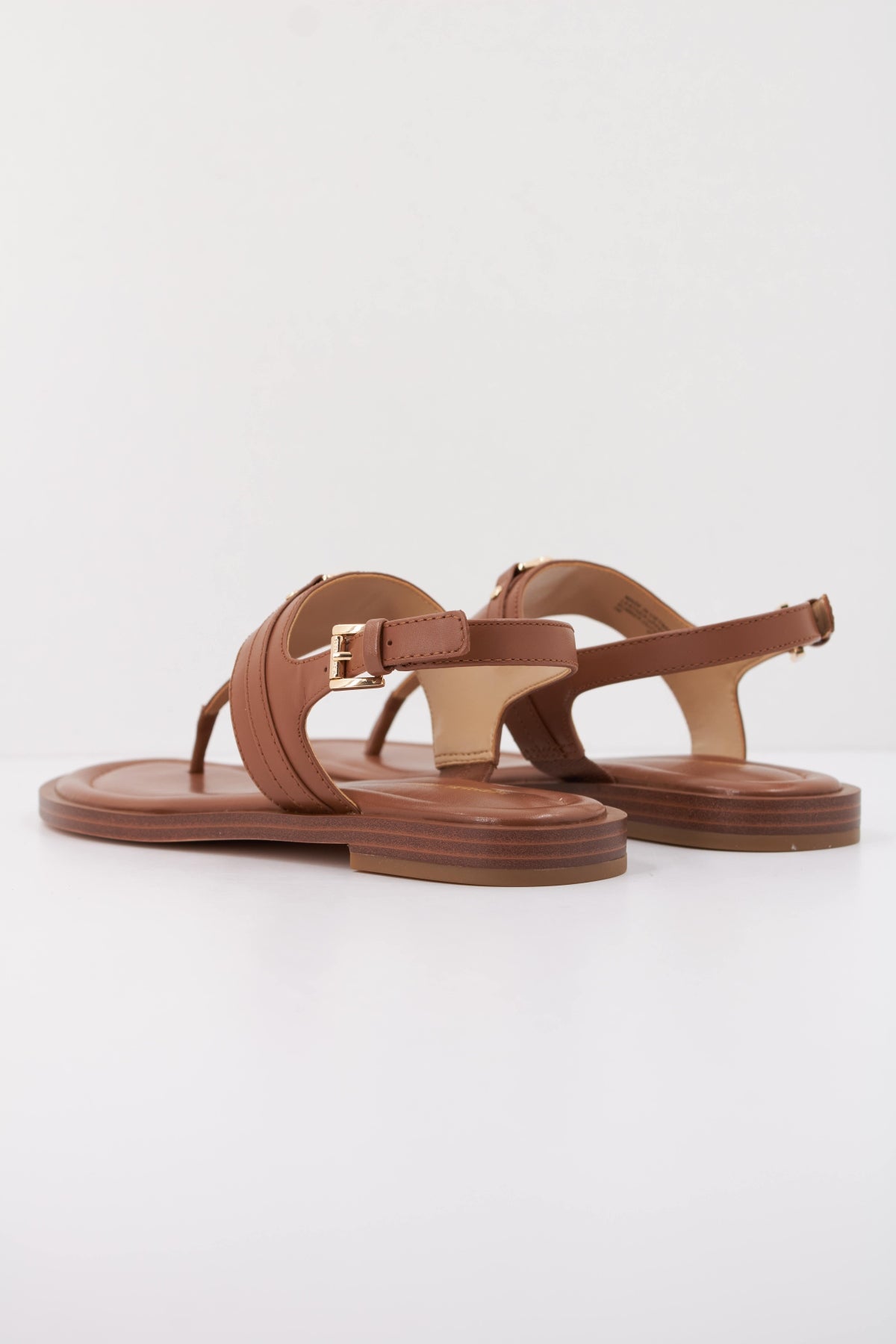 MICHAEL KORS  MANDY THONG  en color MARRON  (4)