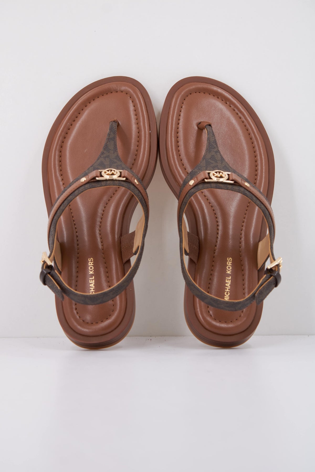 MICHAEL KORS MANDY THONG en color MARRON  (3)