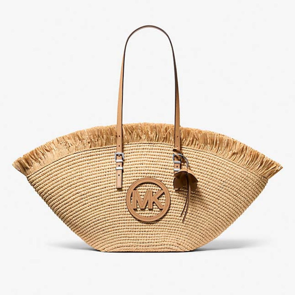 MICHAEL KORS ISA LG FAN TOTE en color MARRON CLARO  (4)
