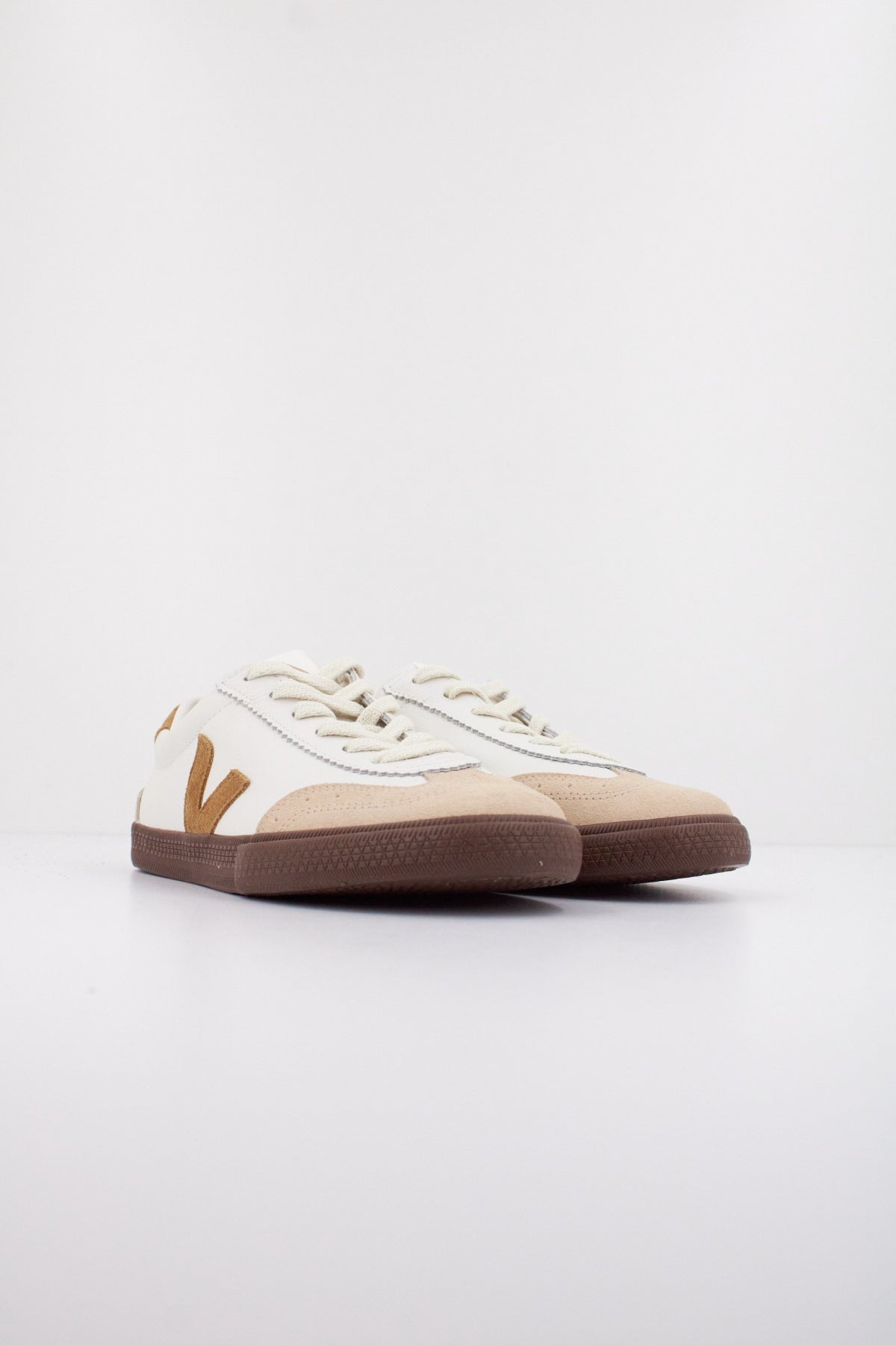 VEJA VOLLEY O.T en color BLANCO  (2)