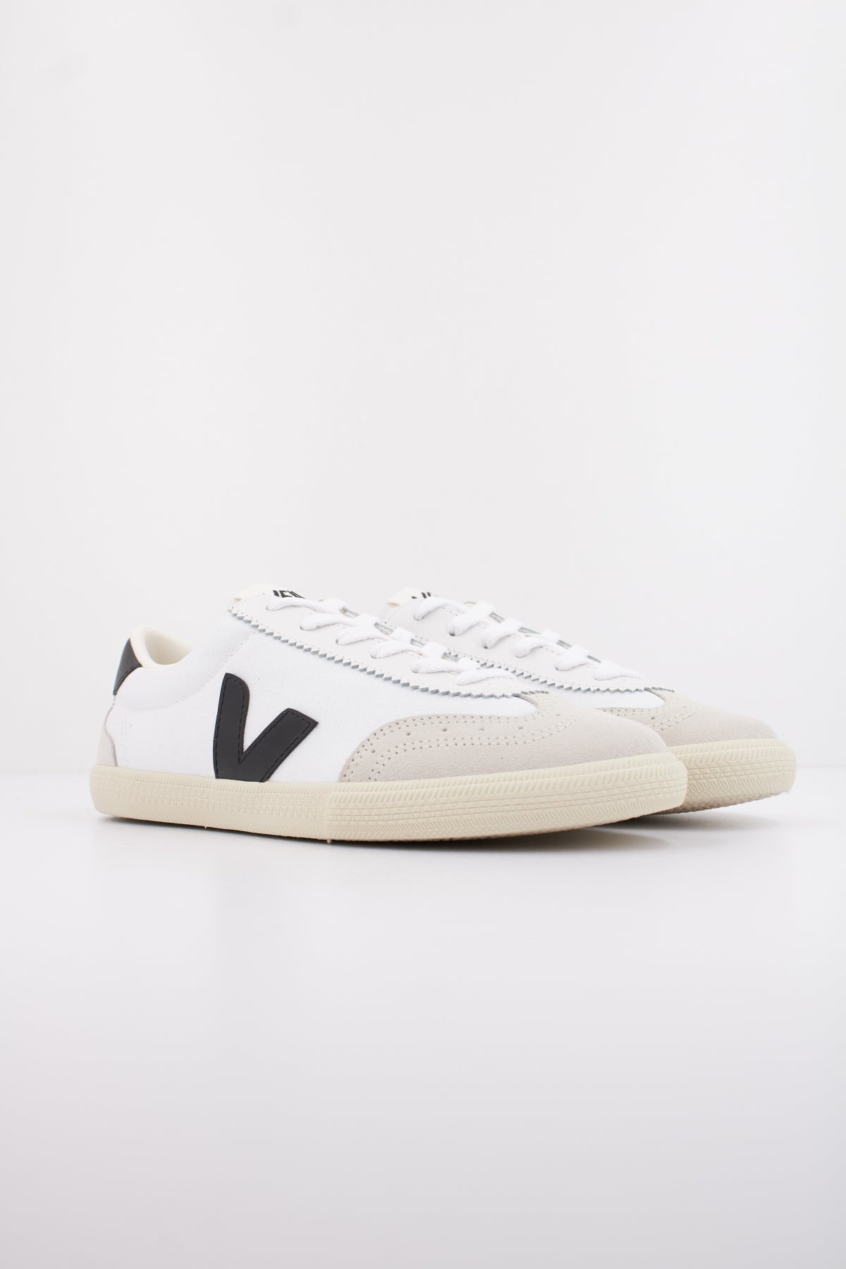 VEJA VOLLEY CANVAS en color BLANCO  (2)
