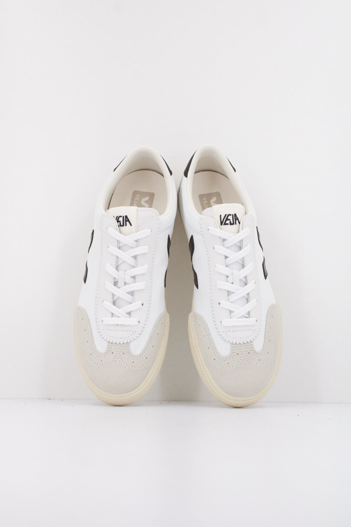 VEJA VOLLEY CANVAS en color BLANCO  (3)