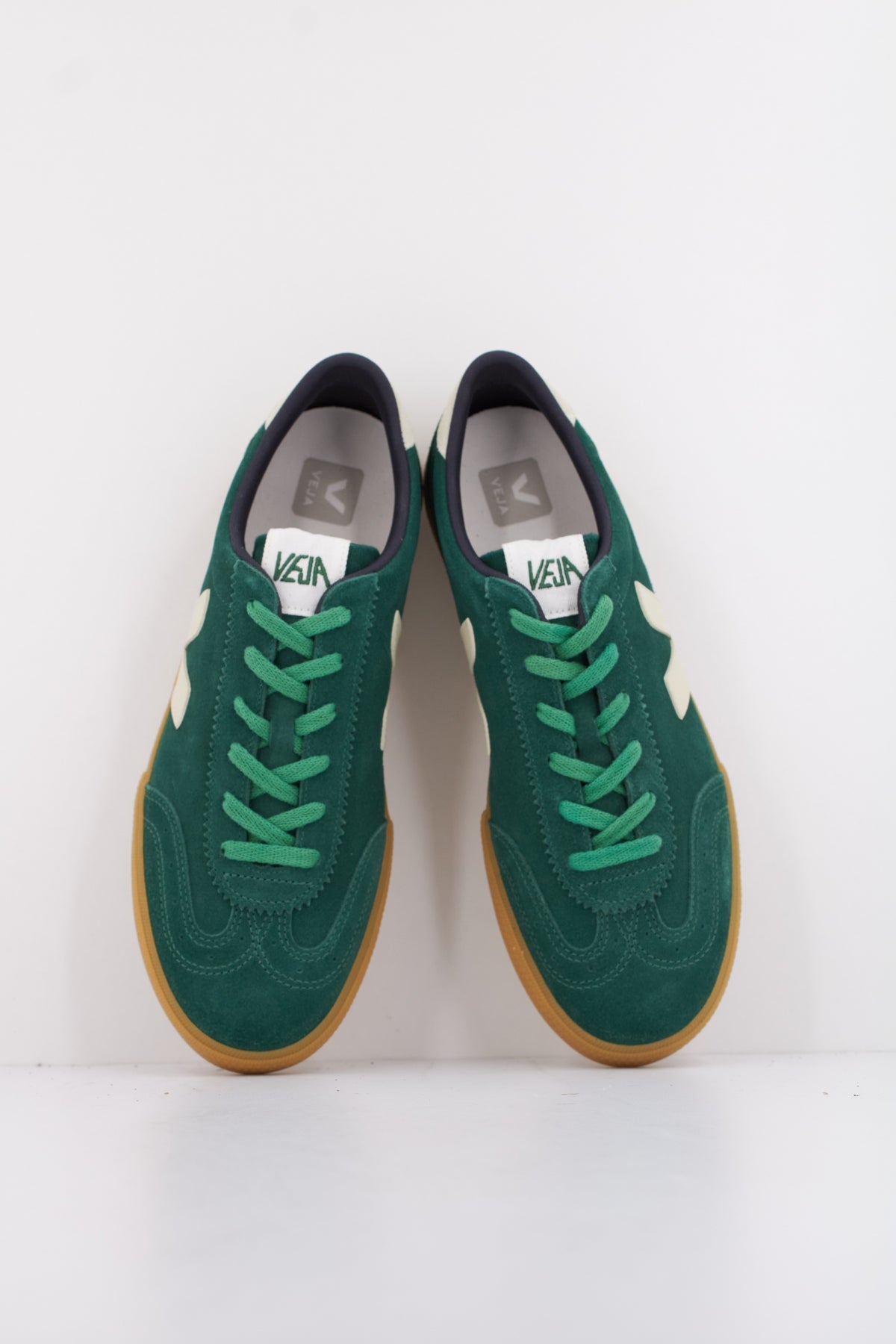 VEJA VOLLEY SUEDE en color VERDE  (3)