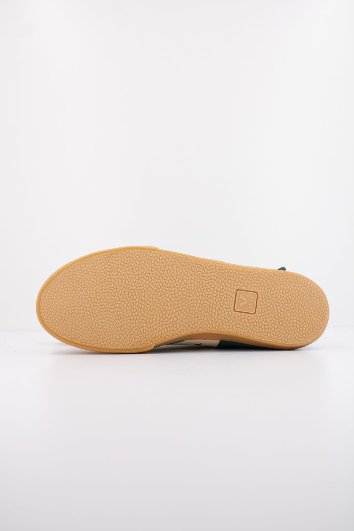 VEJA VOLLEY SUEDE en color VERDE  (5)