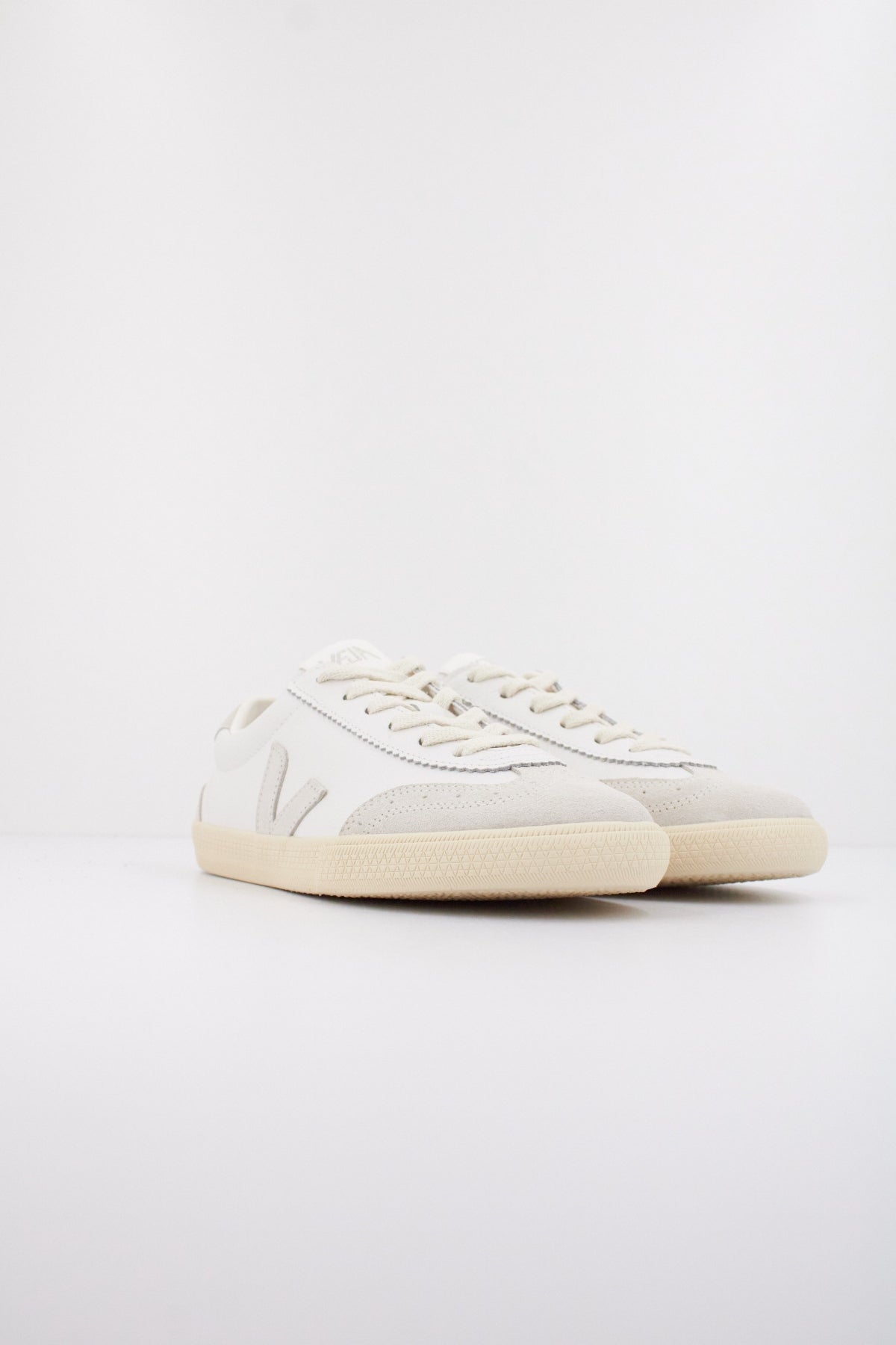 VEJA VOLLEY OT en color BLANCO  (2)