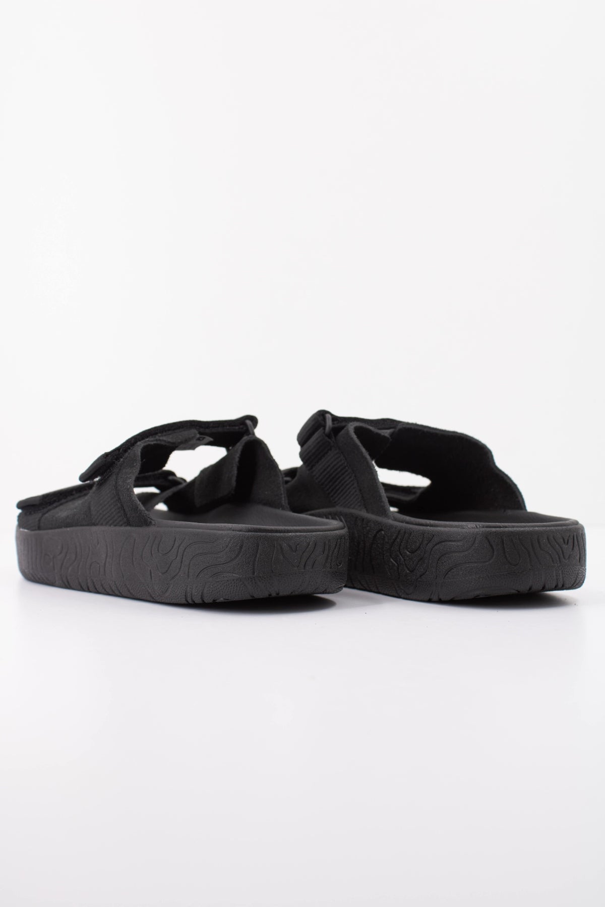 VEJA SANDALIA ARPOADOR en color NEGRO  (4)