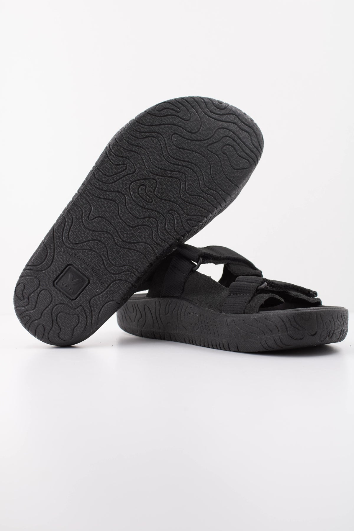 VEJA SANDALIA ARPOADOR en color NEGRO  (5)
