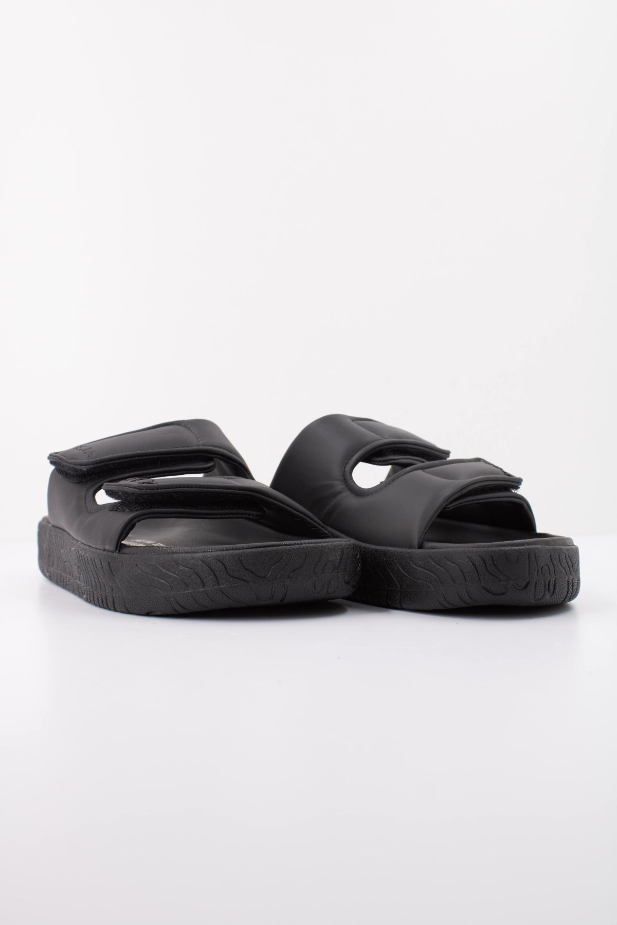 VEJA SANDALIA ETNA BOLD en color NEGRO  (2)